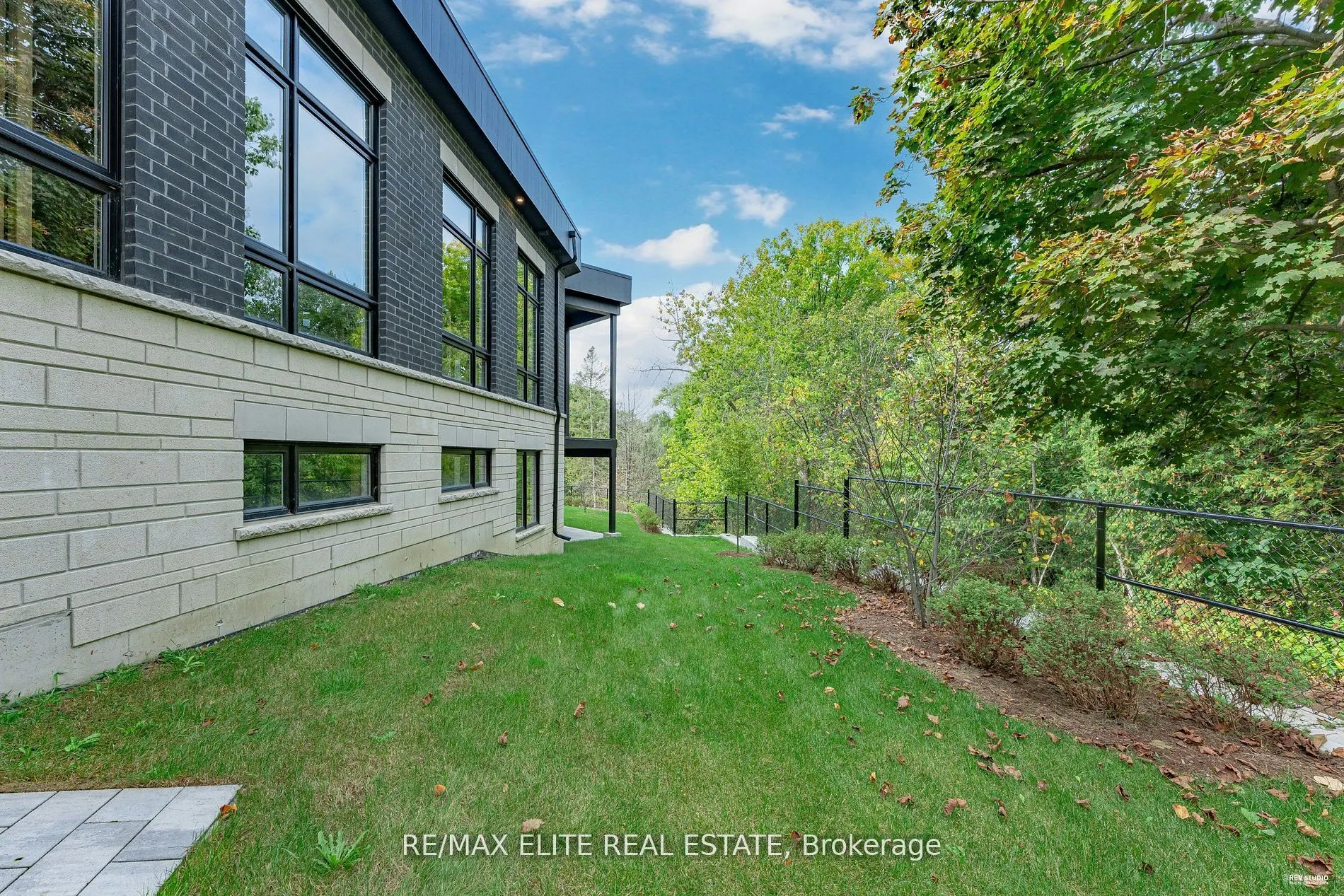 8 Tidmarsh Lane