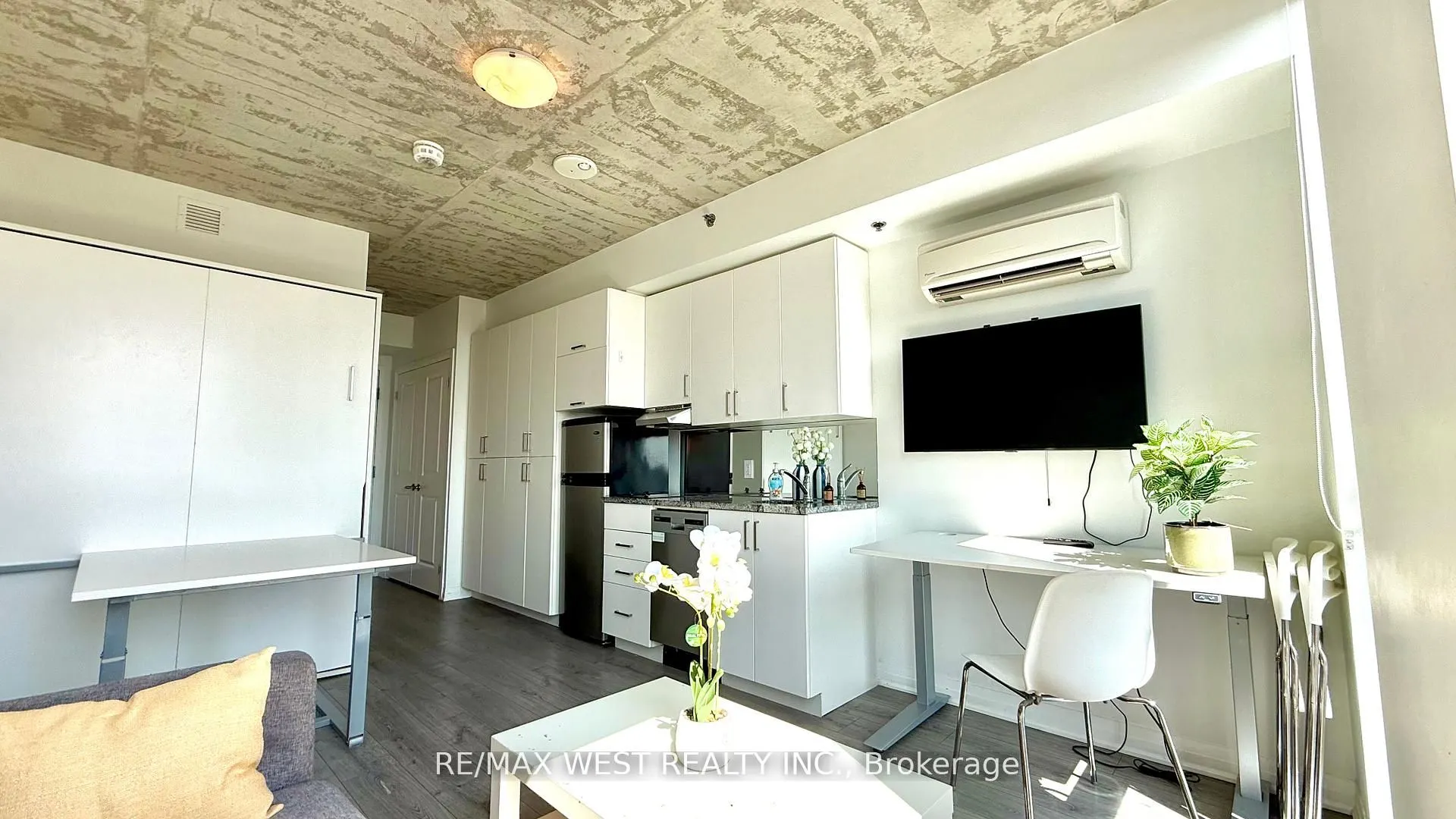 1900 Simcoe Street N, #712