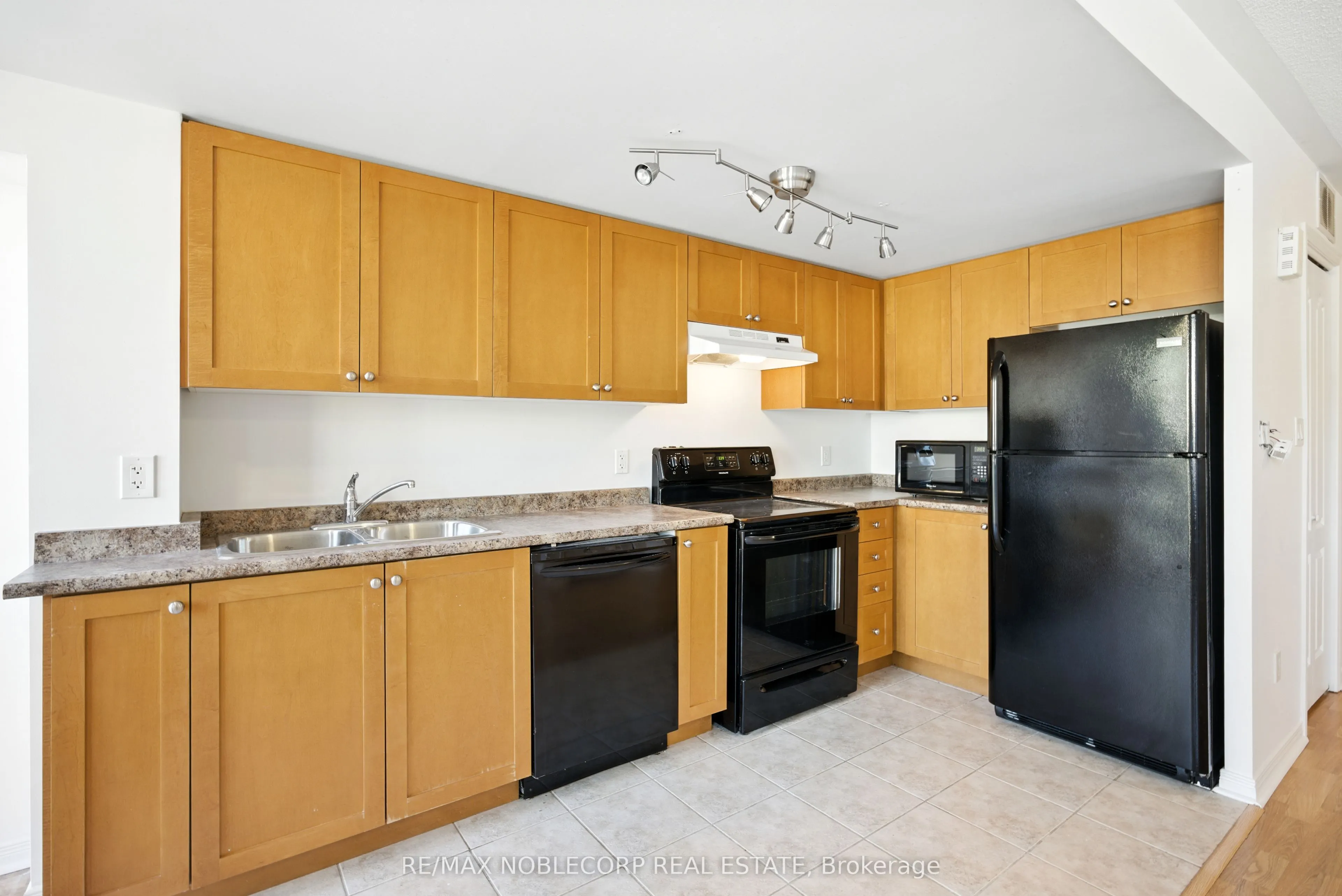 45 Strangford Lane, #311
