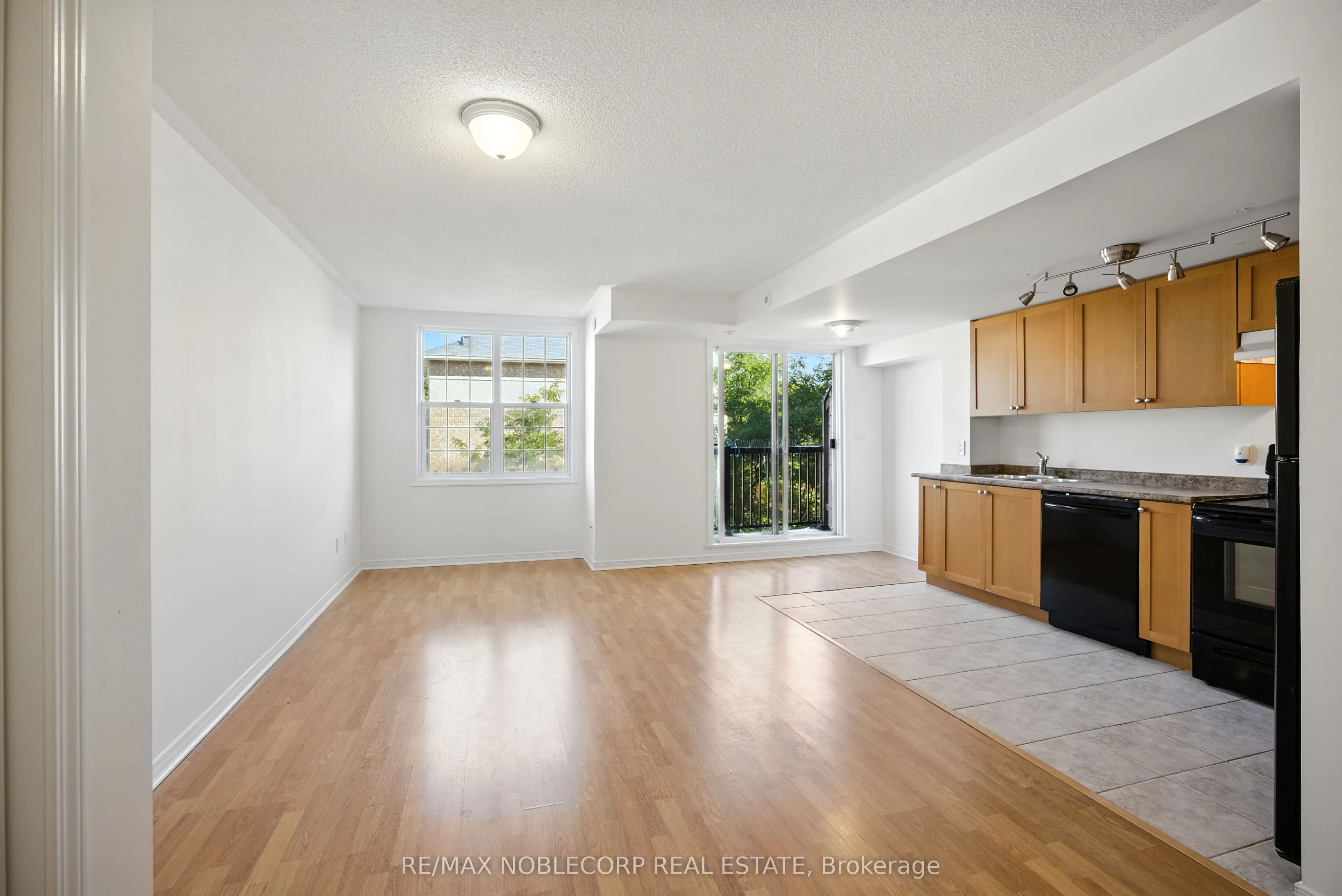 45 Strangford Lane, #311