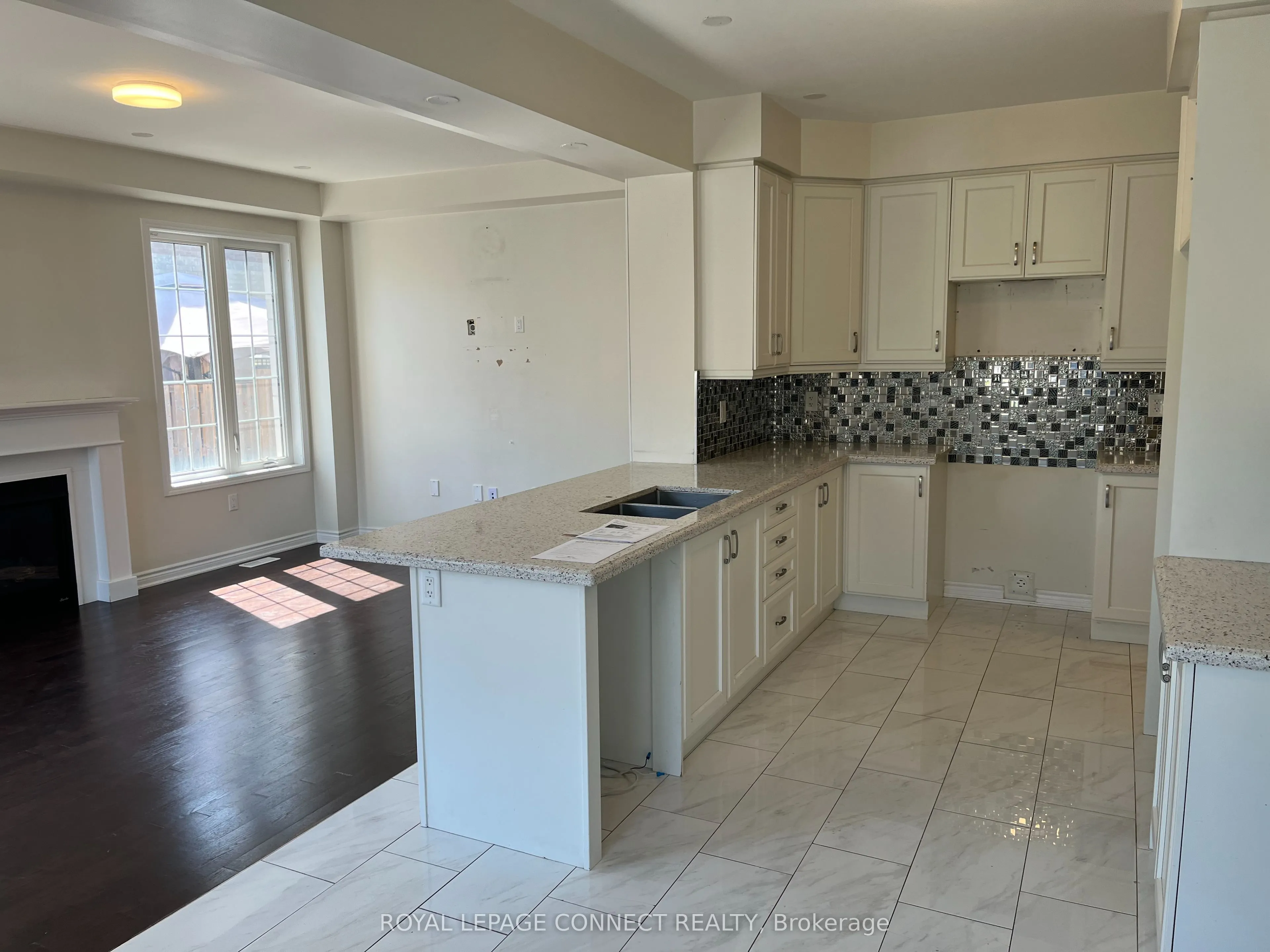 2427 Moonlight Crescent