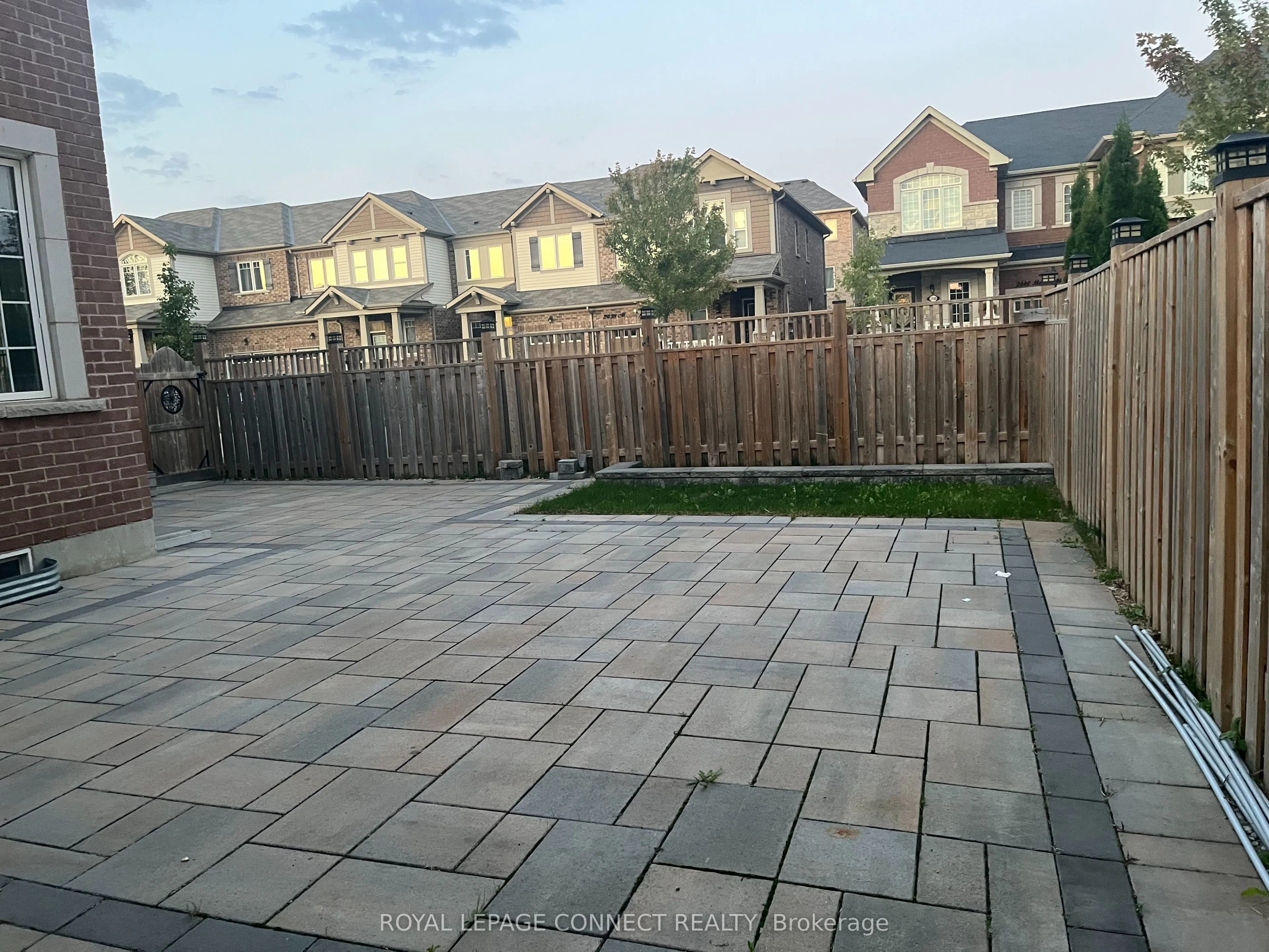 2427 Moonlight Crescent