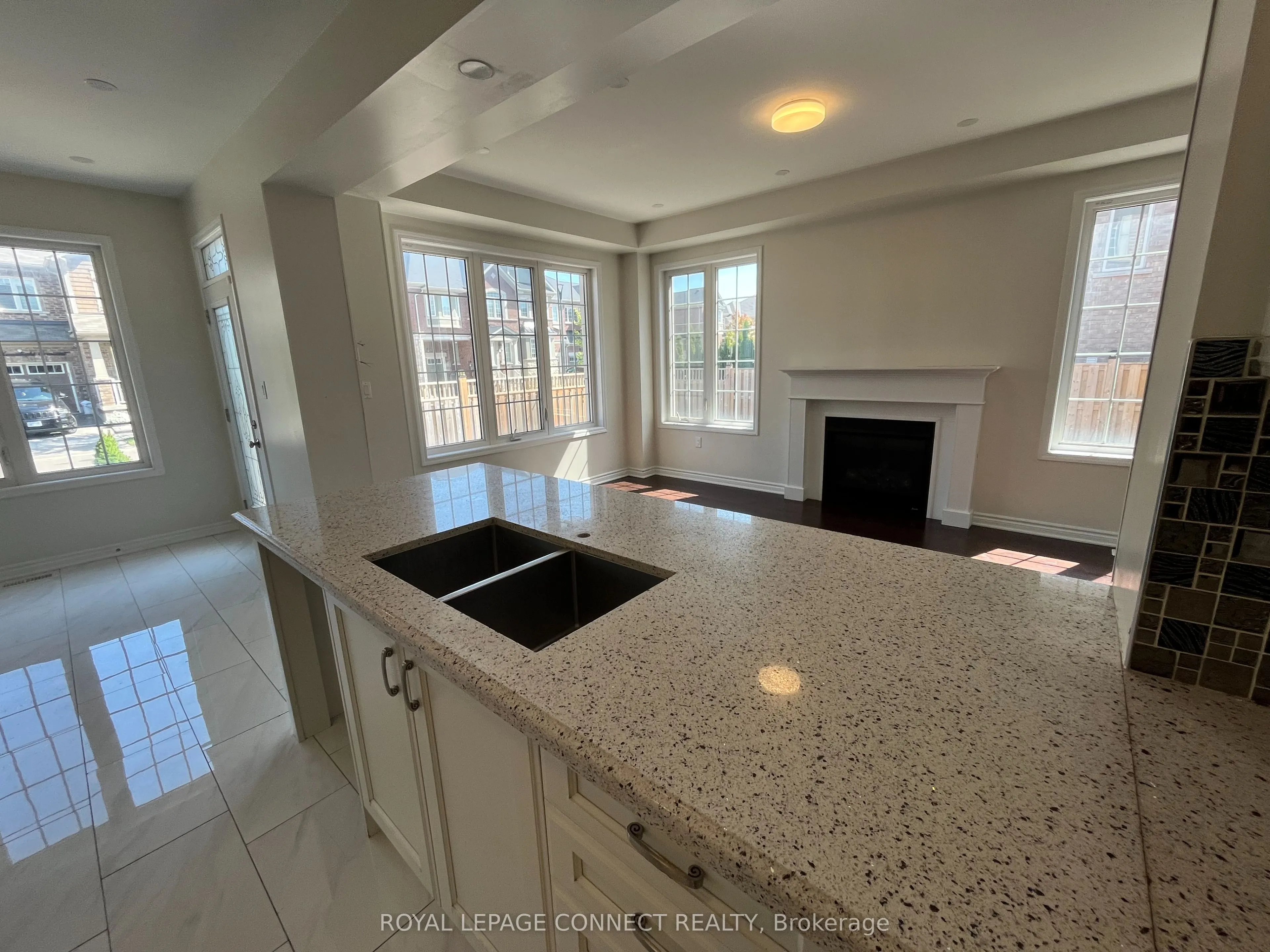 2427 Moonlight Crescent