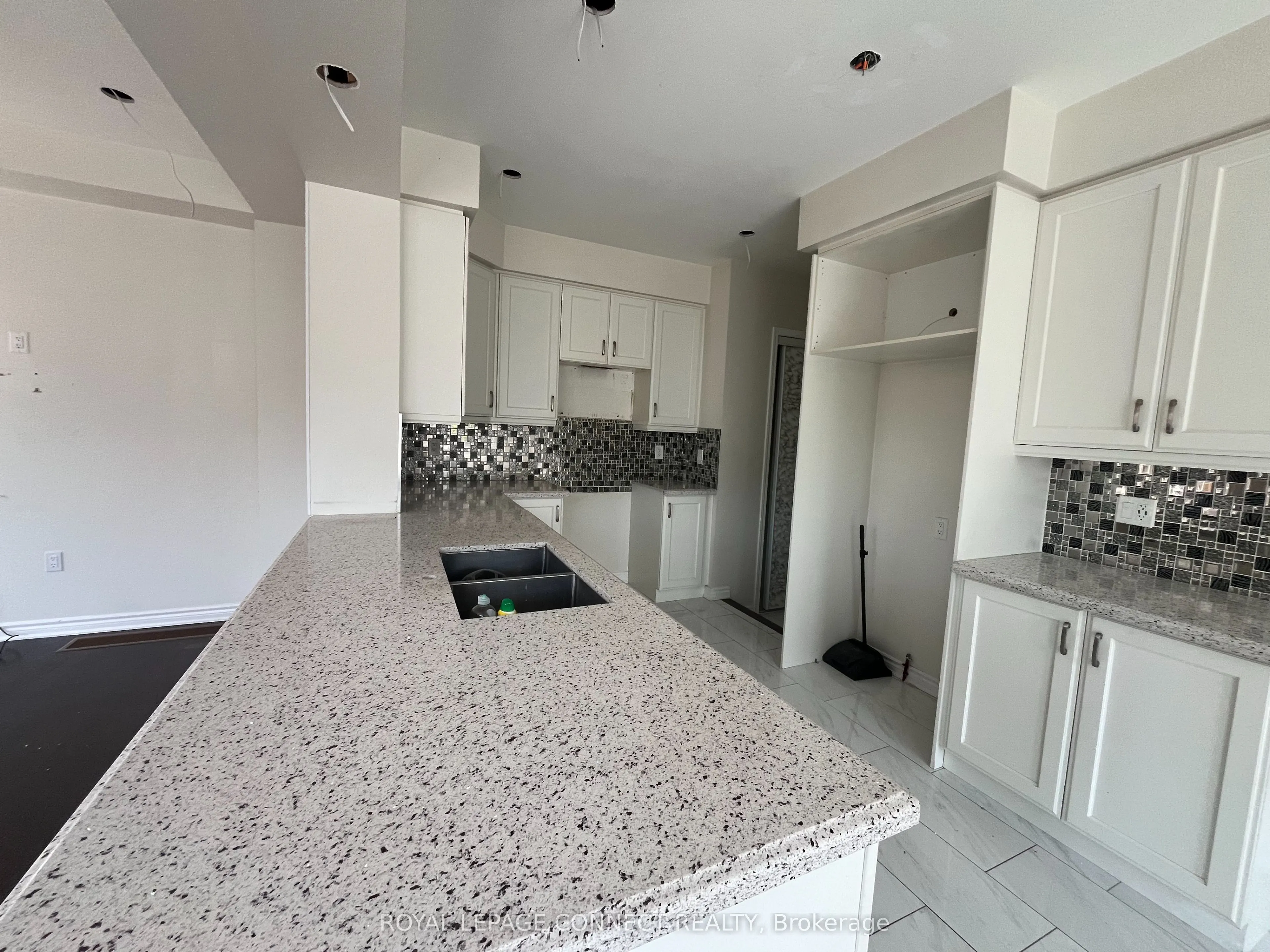 2427 Moonlight Crescent