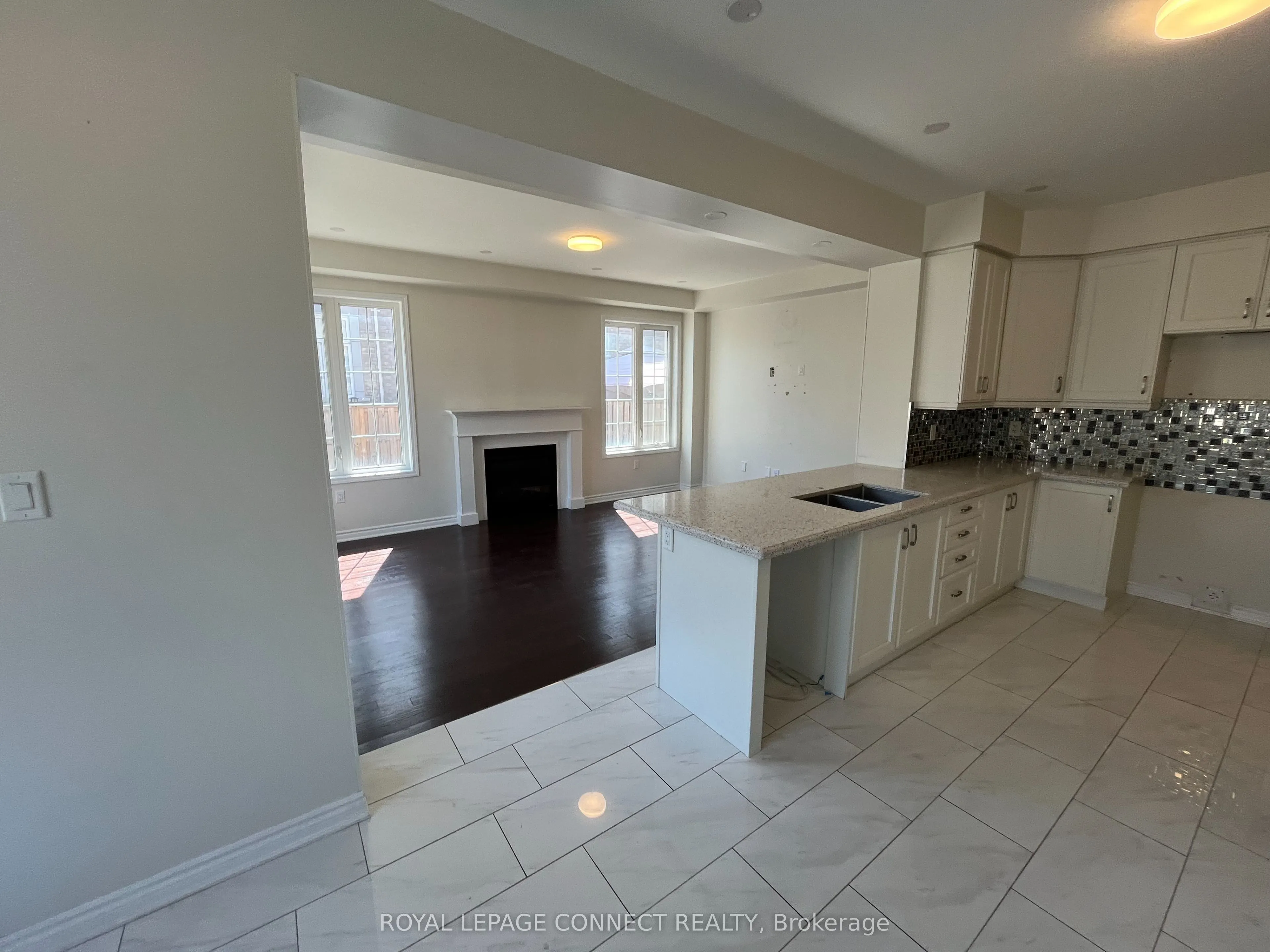 2427 Moonlight Crescent