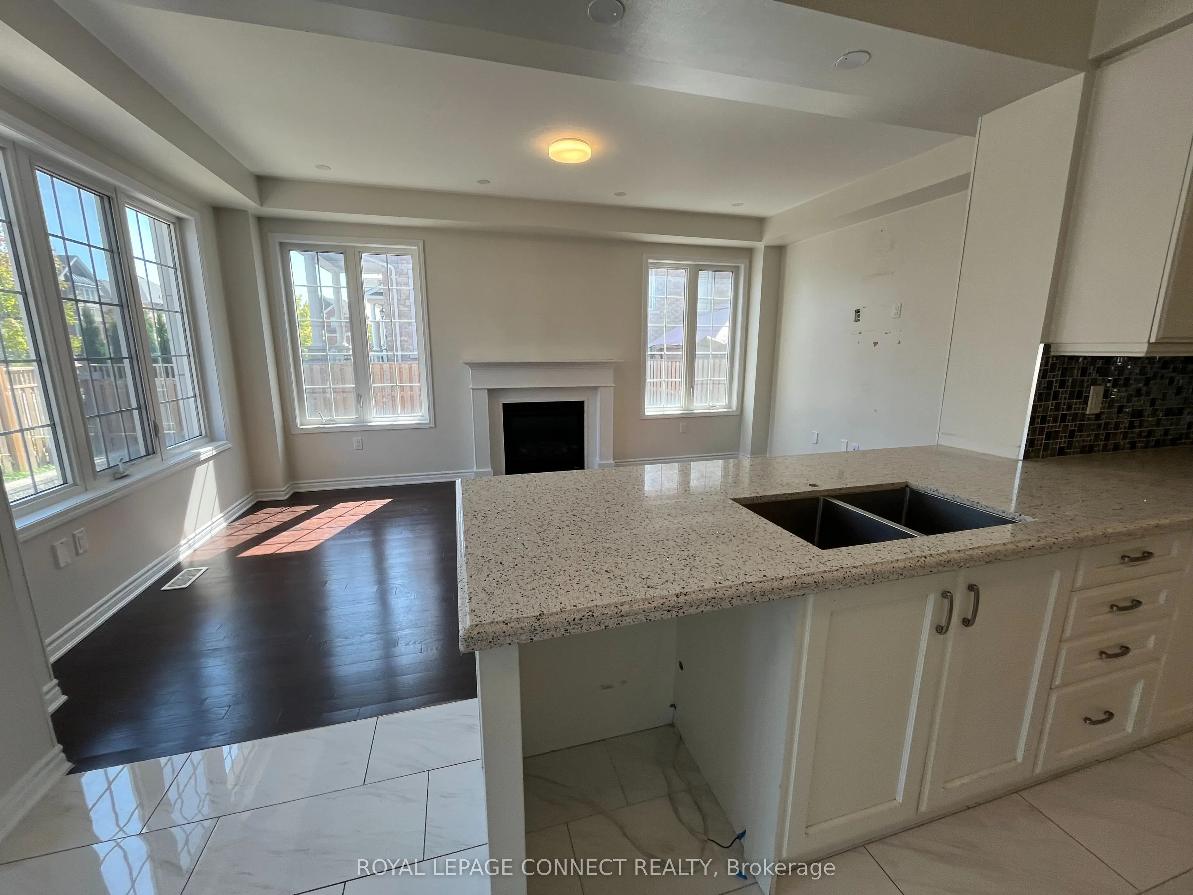2427 Moonlight Crescent