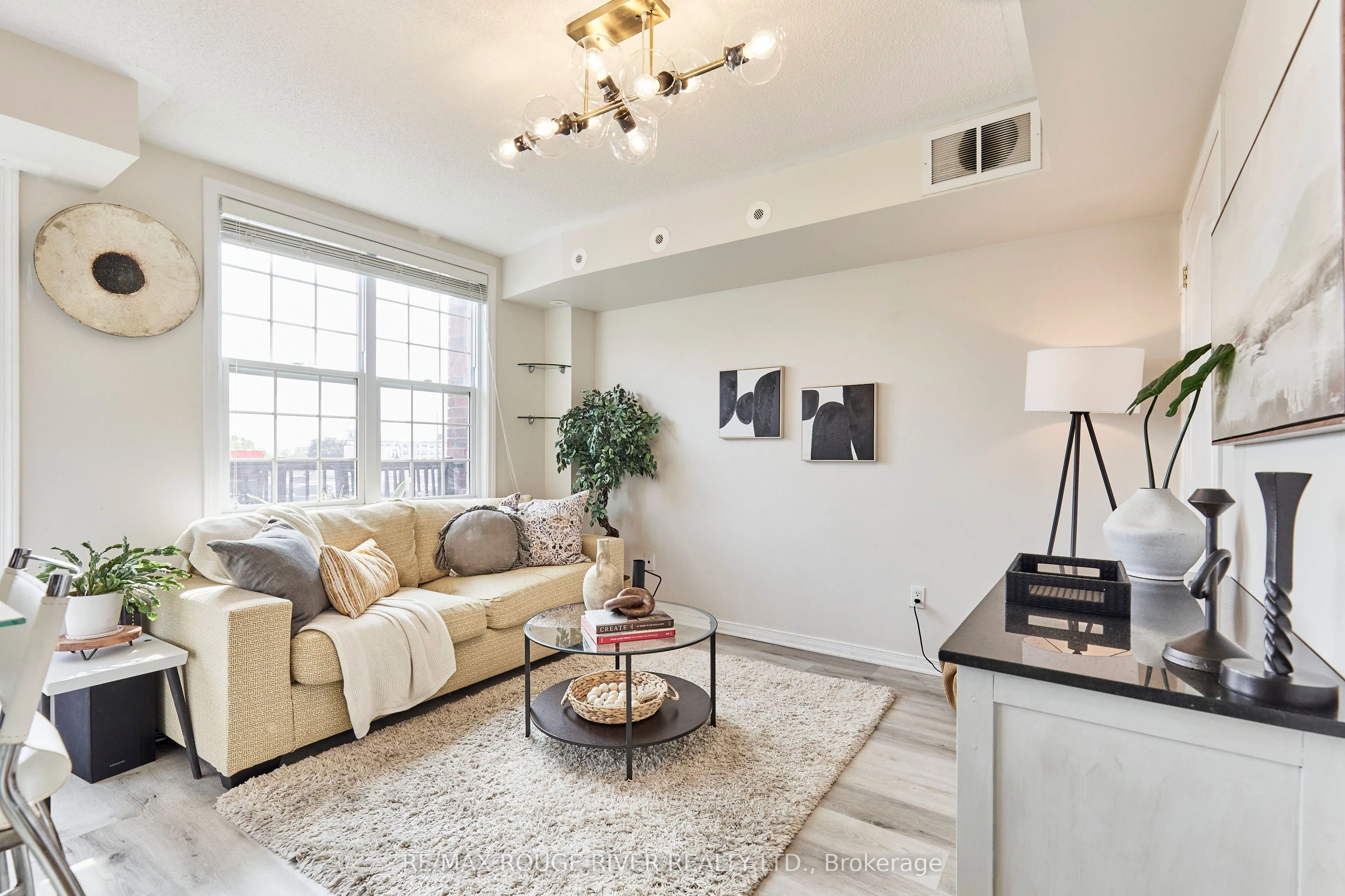 25 Strangford Lane, #312