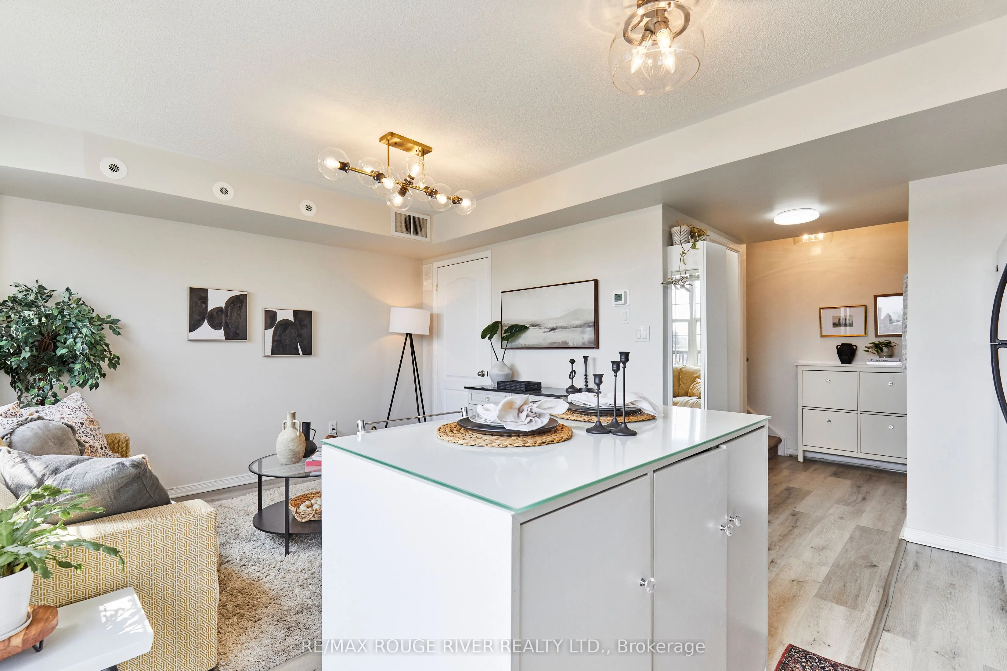 25 Strangford Lane, #312