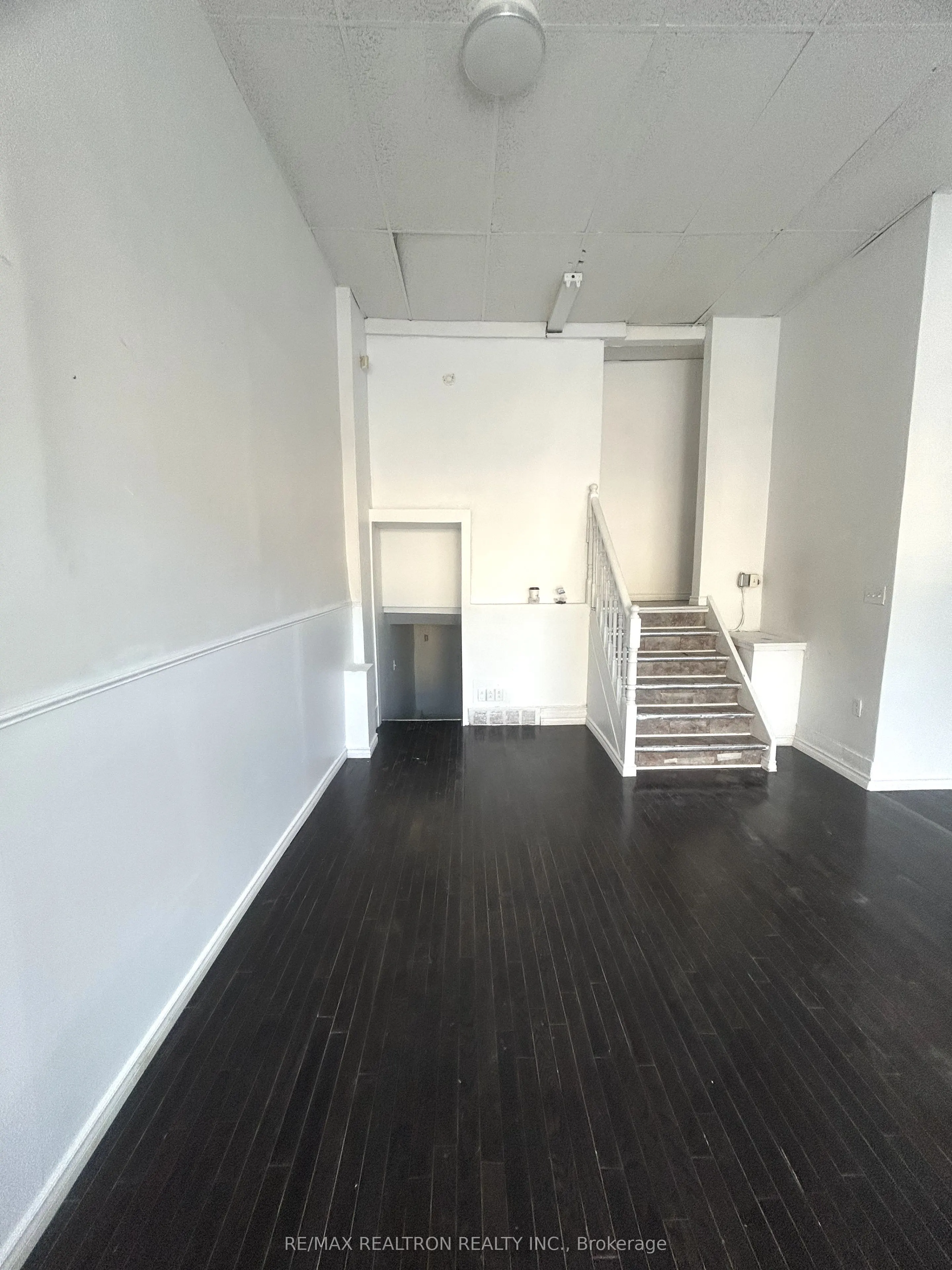 1293 Gerrard Street E, #Front
