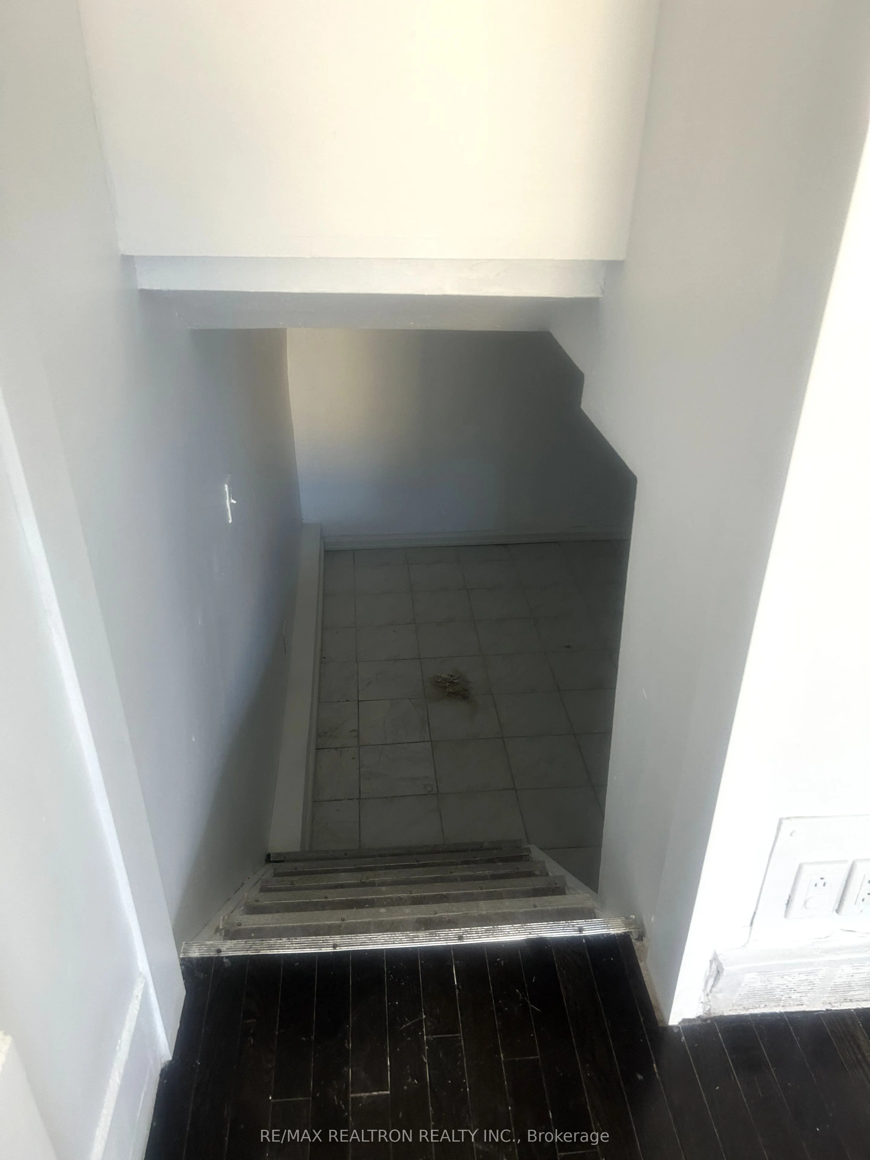 1293 Gerrard Street E, #Front