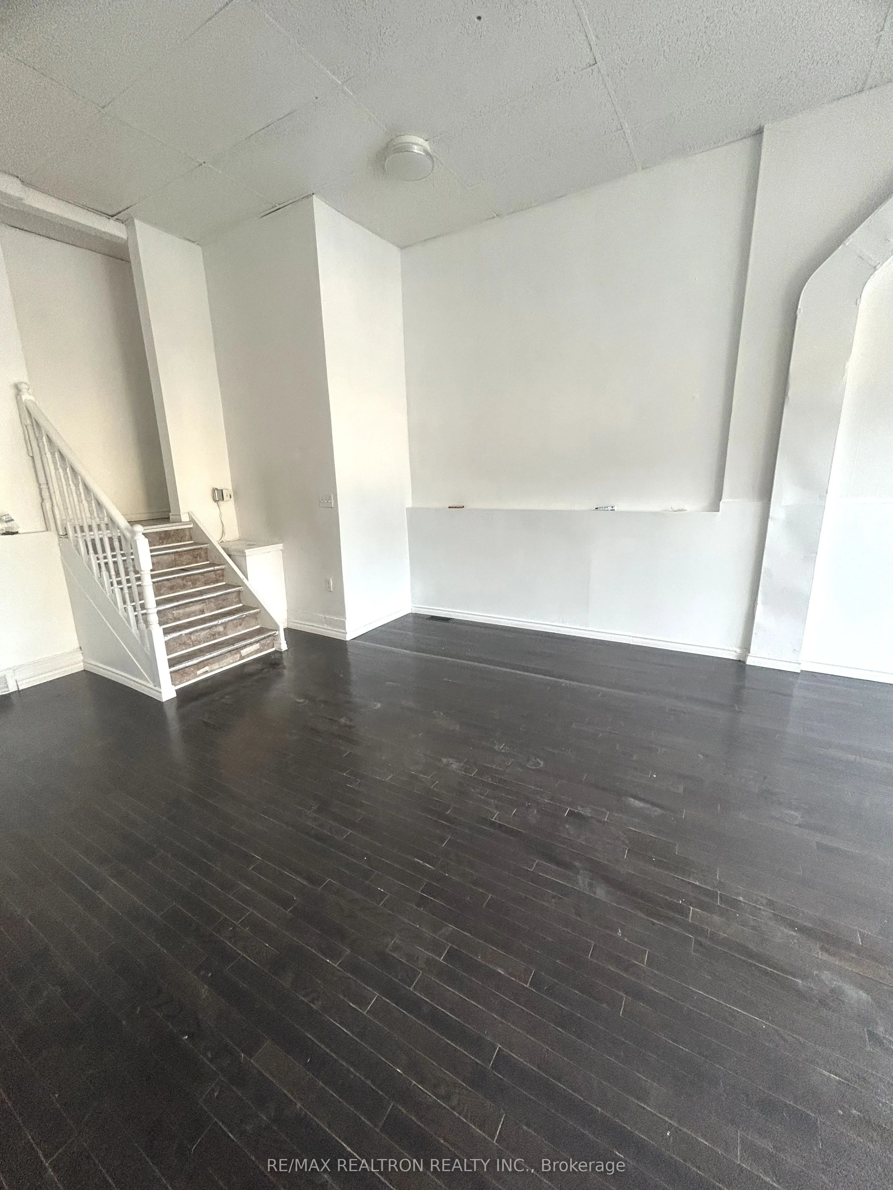 1293 Gerrard Street E, #Front