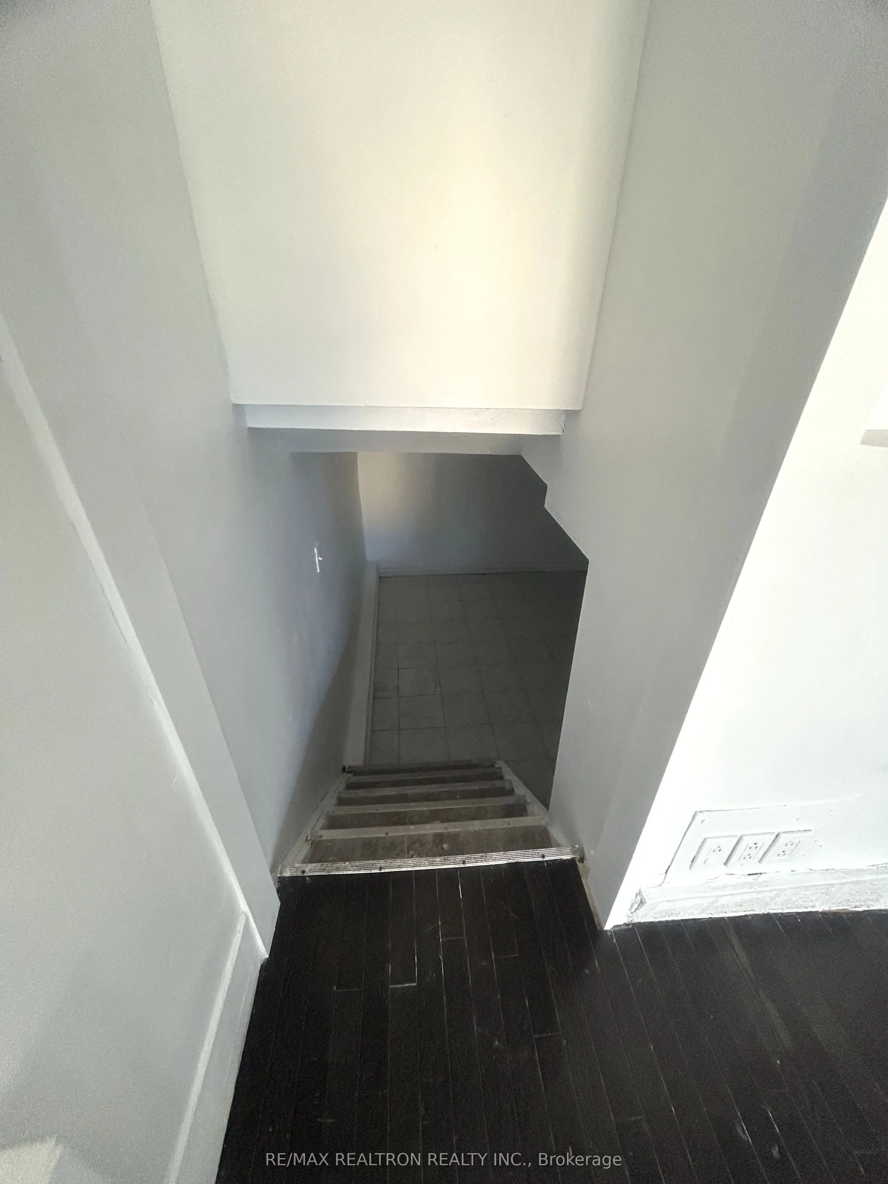 1293 Gerrard Street E, #Front