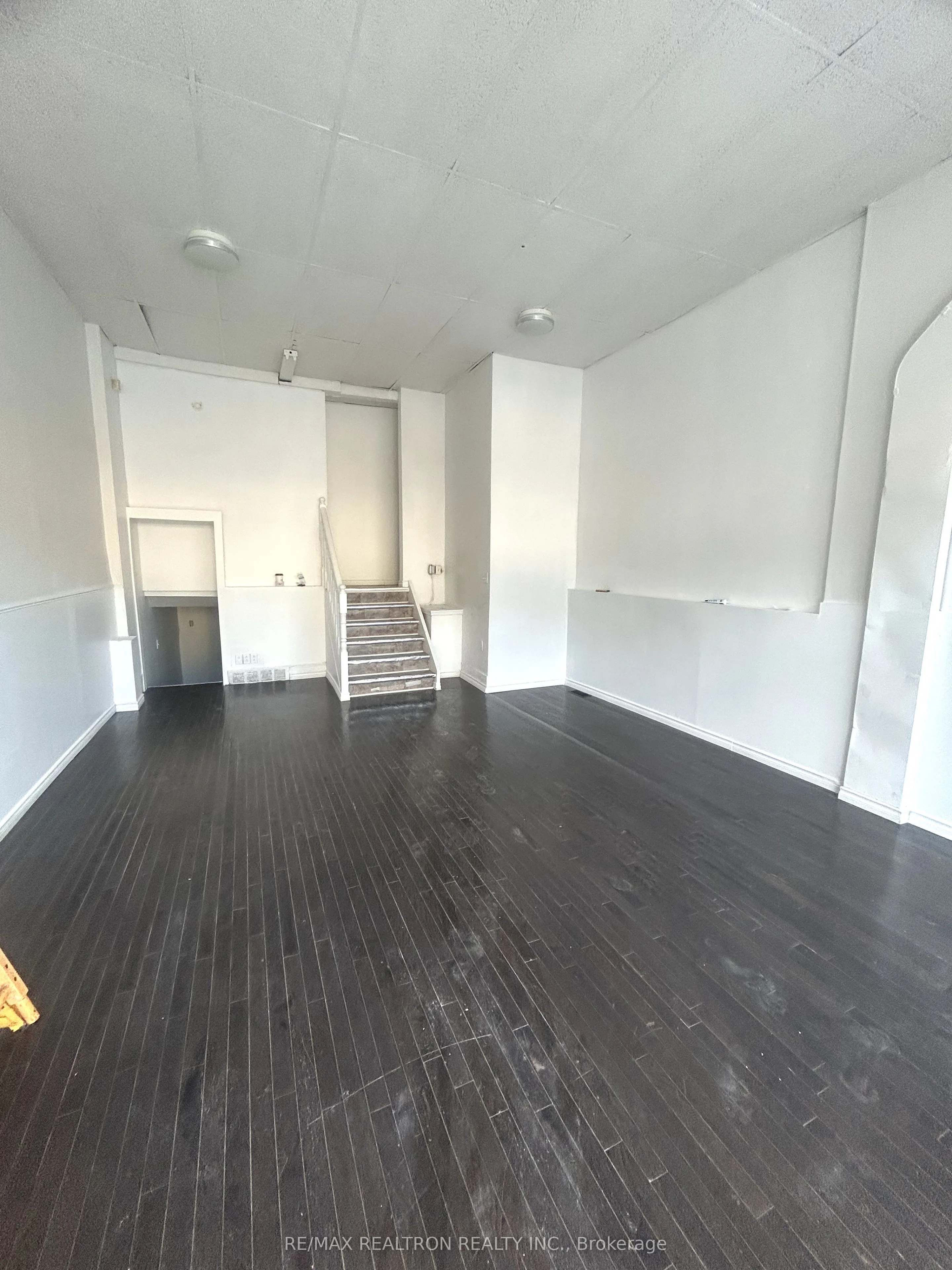 1293 Gerrard Street E, #Front