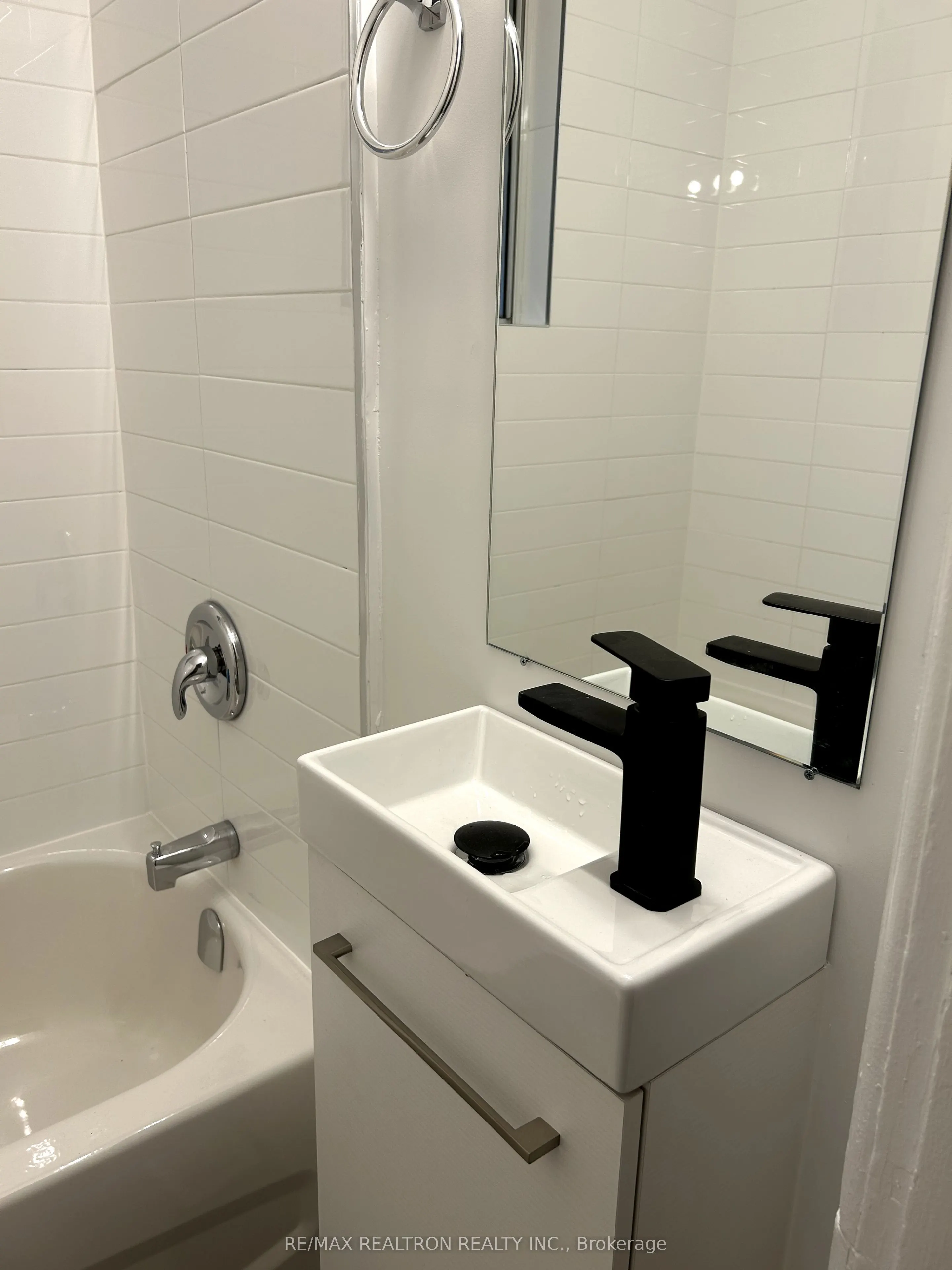 1293 Gerrard Street E, #1