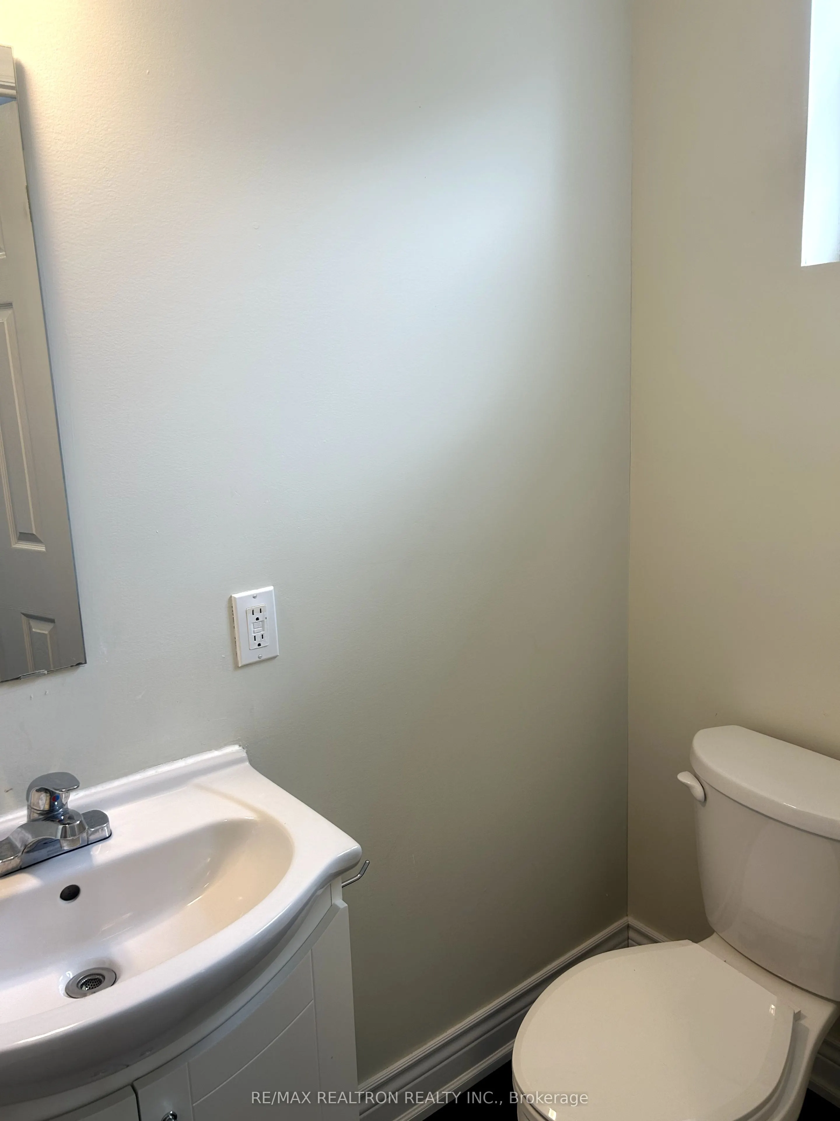 1311 Gerrard Street E, #1
