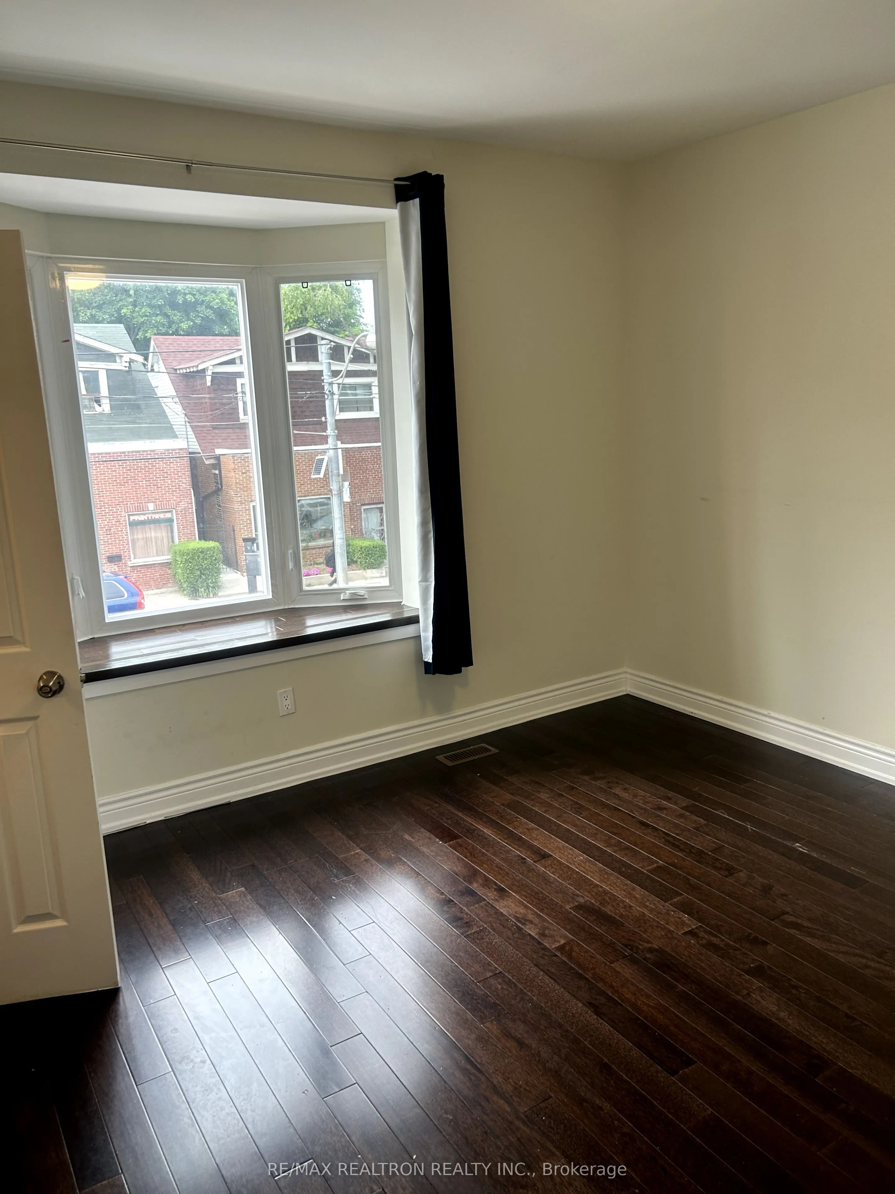 1311 Gerrard Street E, #1