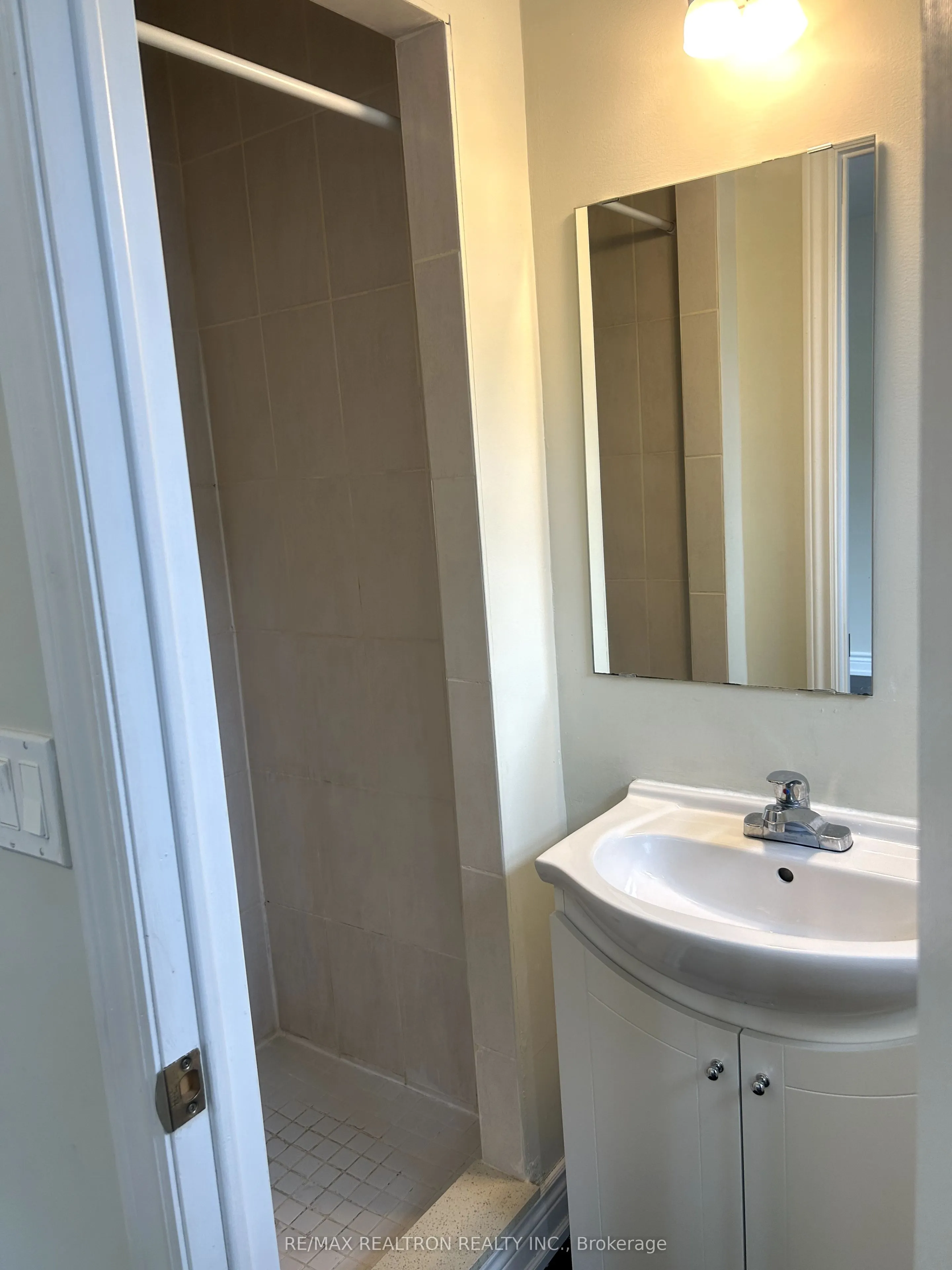 1311 Gerrard Street E, #1