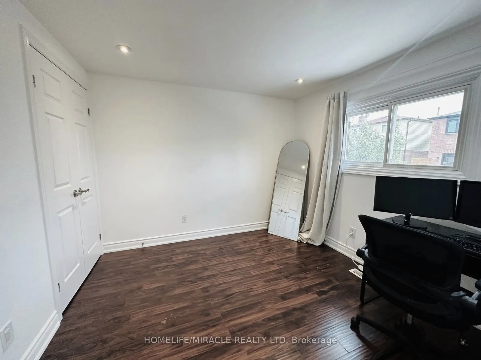 9 Maresfield Drive N Drive