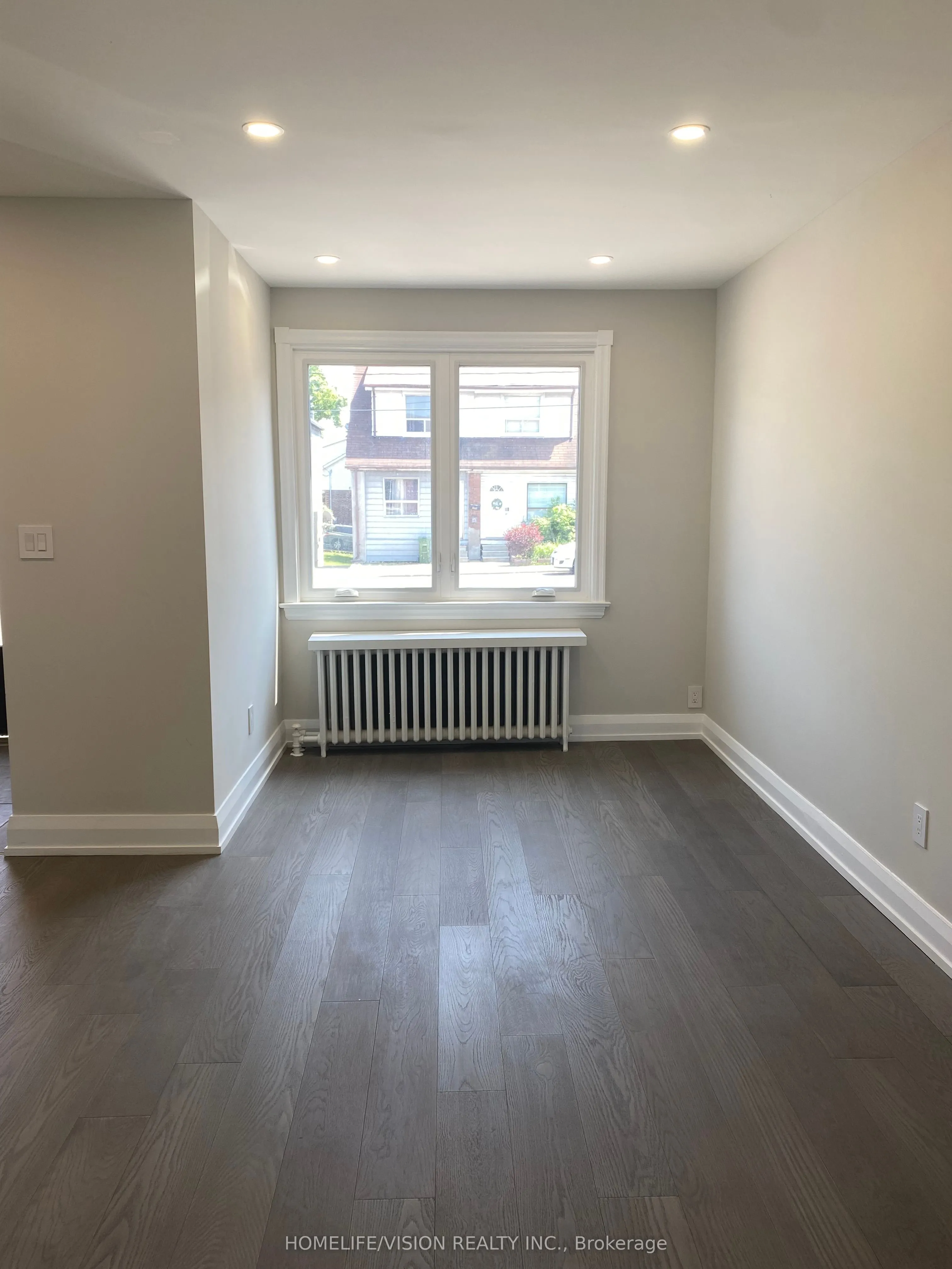 2448 Gerrard Street E, #Upper
