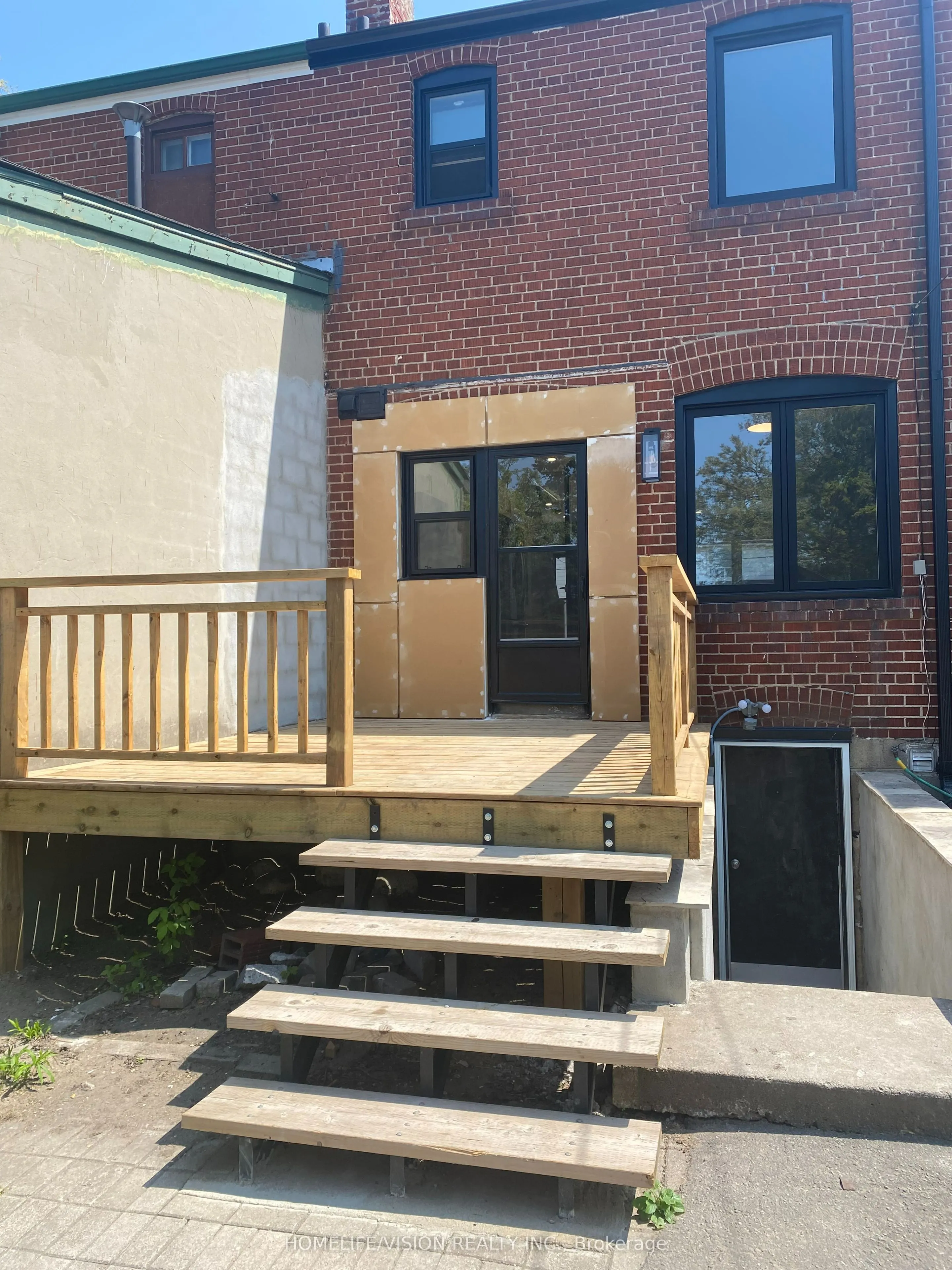 2448 Gerrard Street E, #Upper