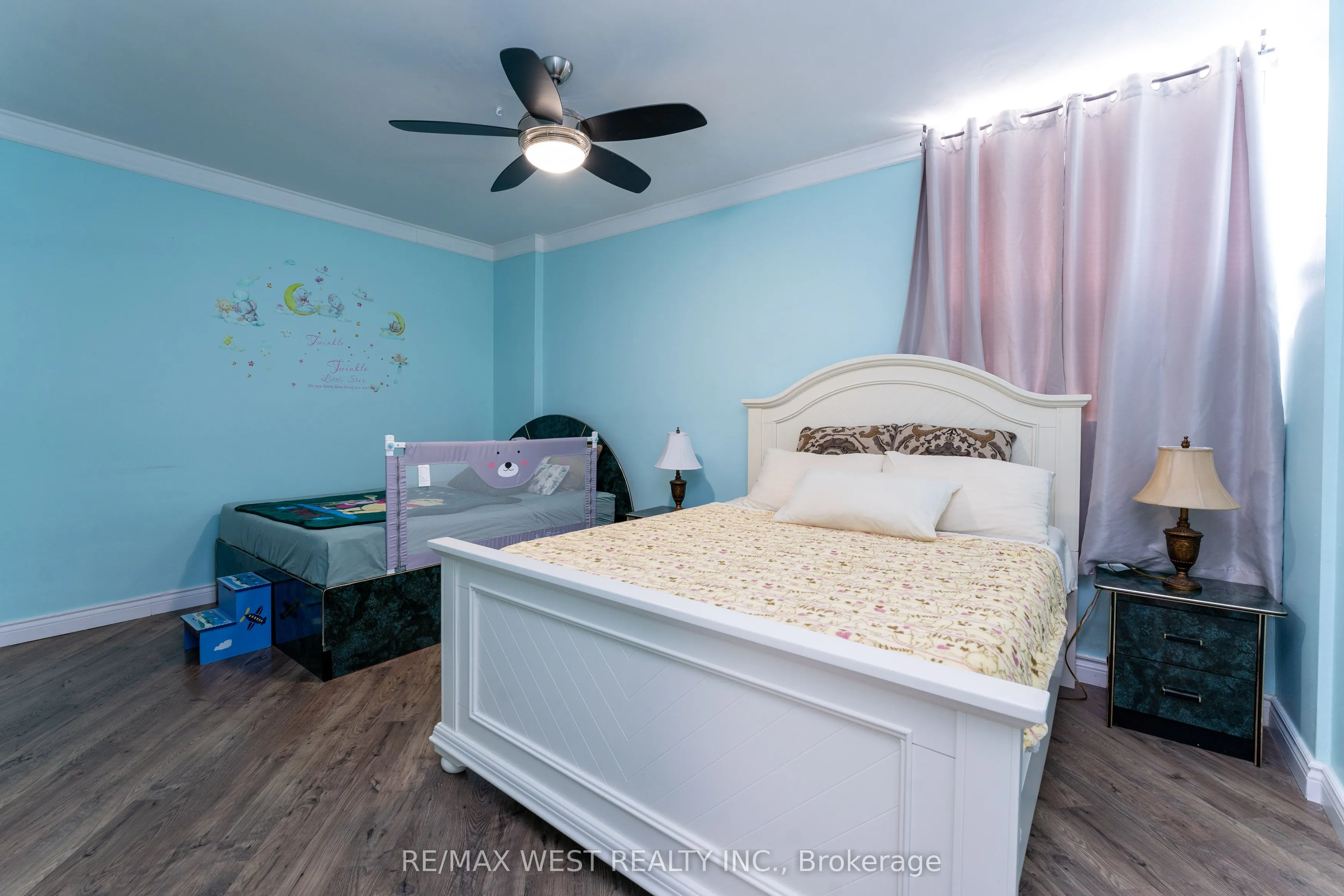 5 Massey Square, #PH5