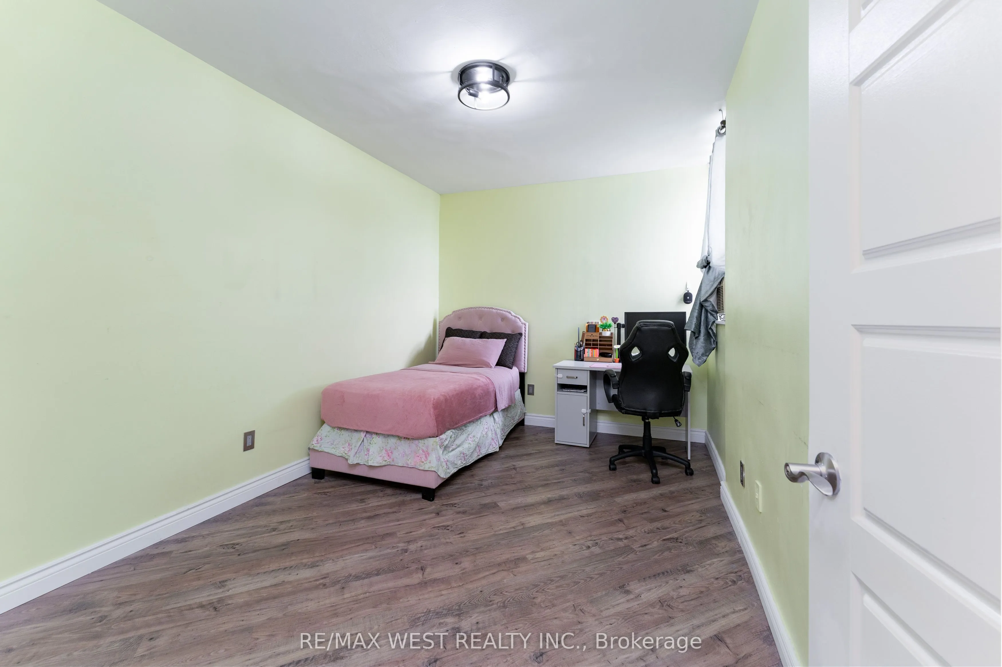 5 Massey Square, #PH5