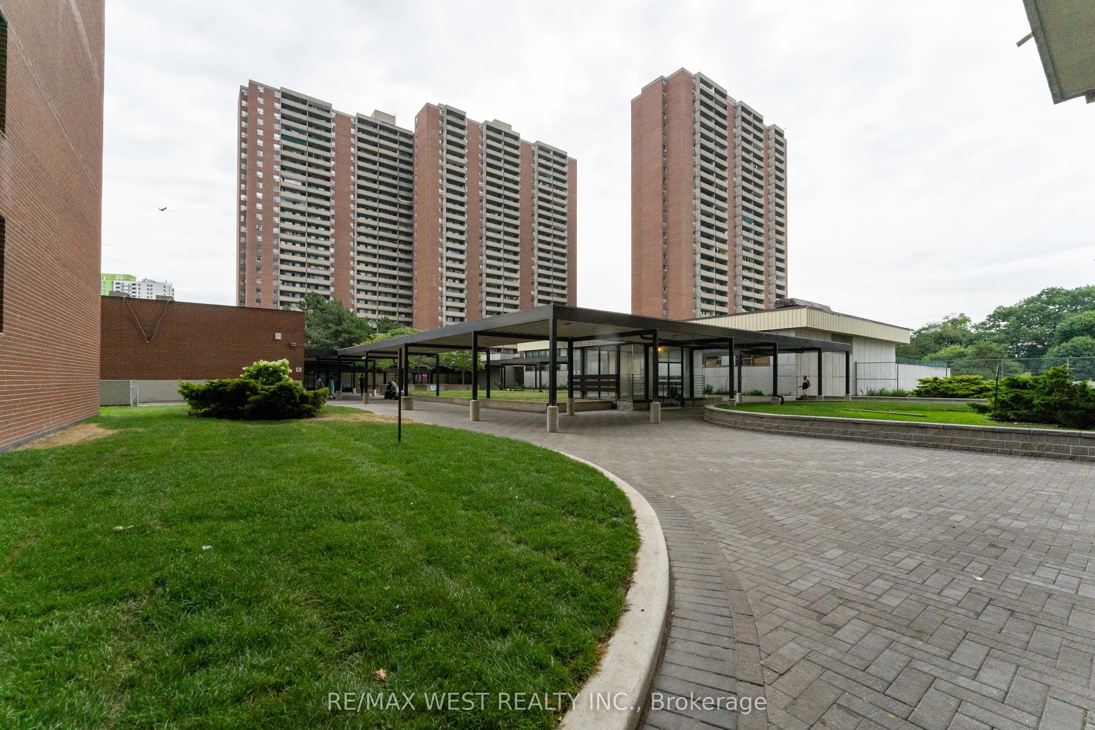 5 Massey Square, #PH5