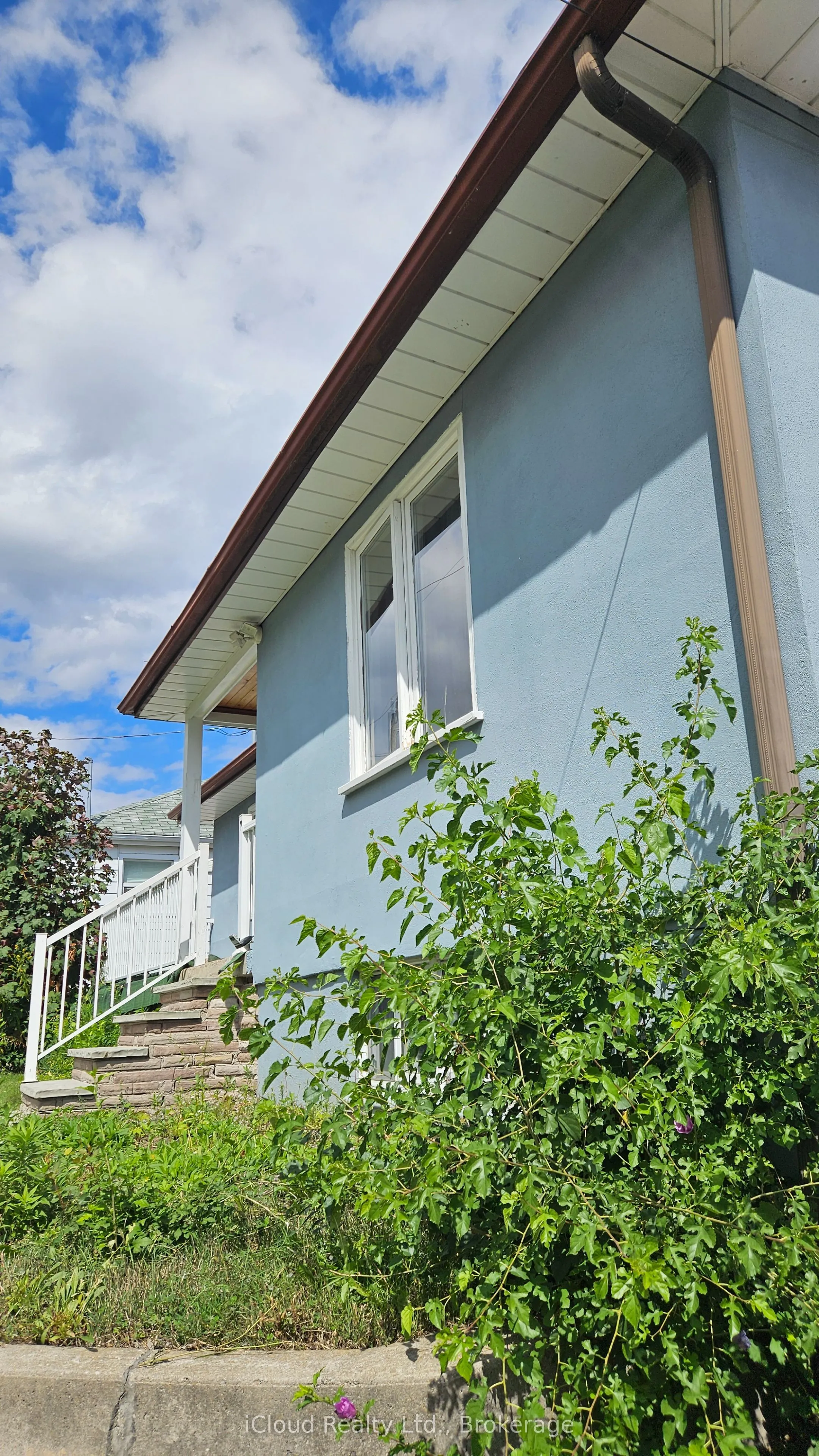 111 Bexhill Avenue, #Main
