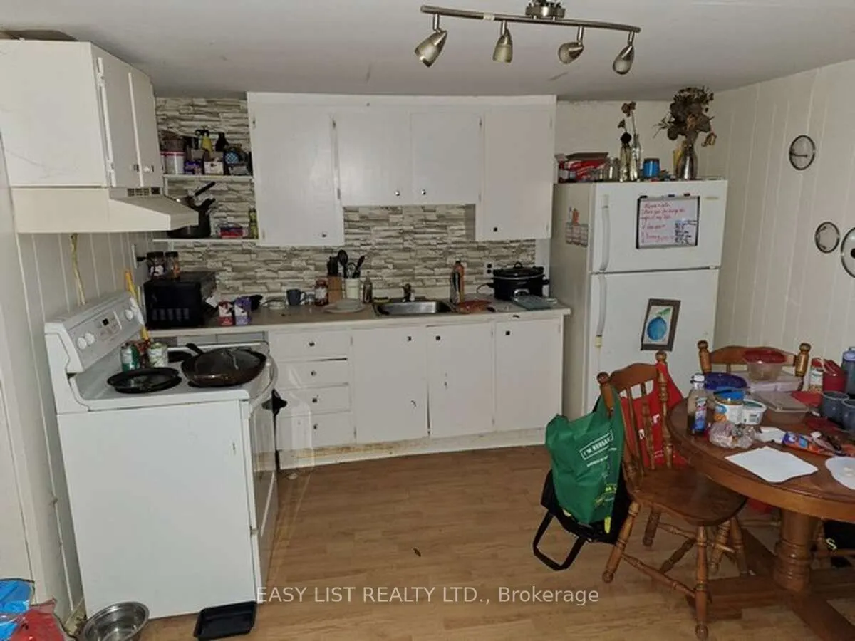 812 Carnaby Crescent