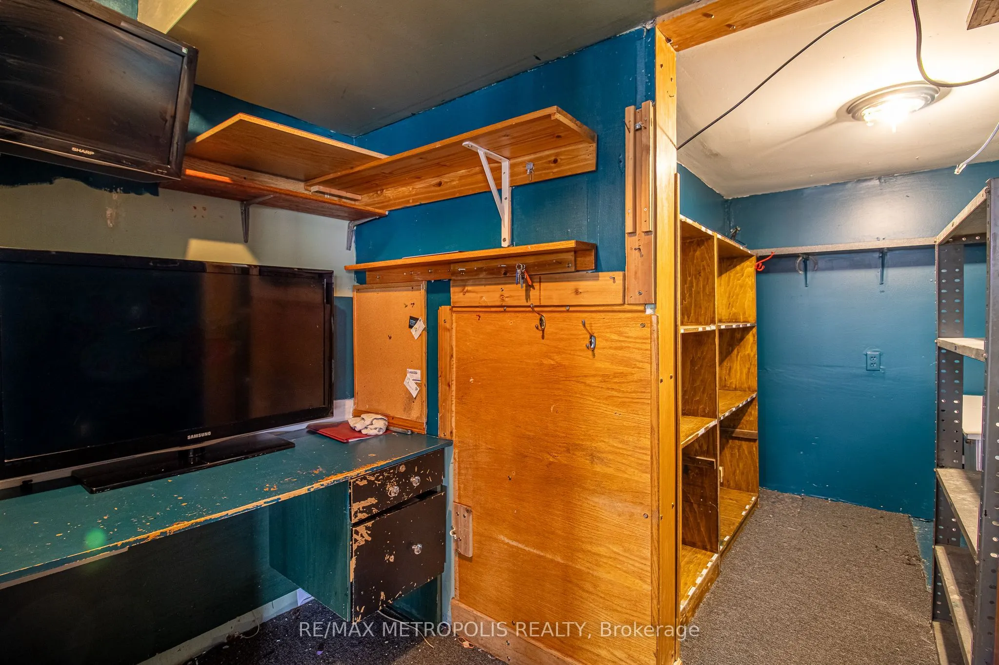 504 Simcoe Street S