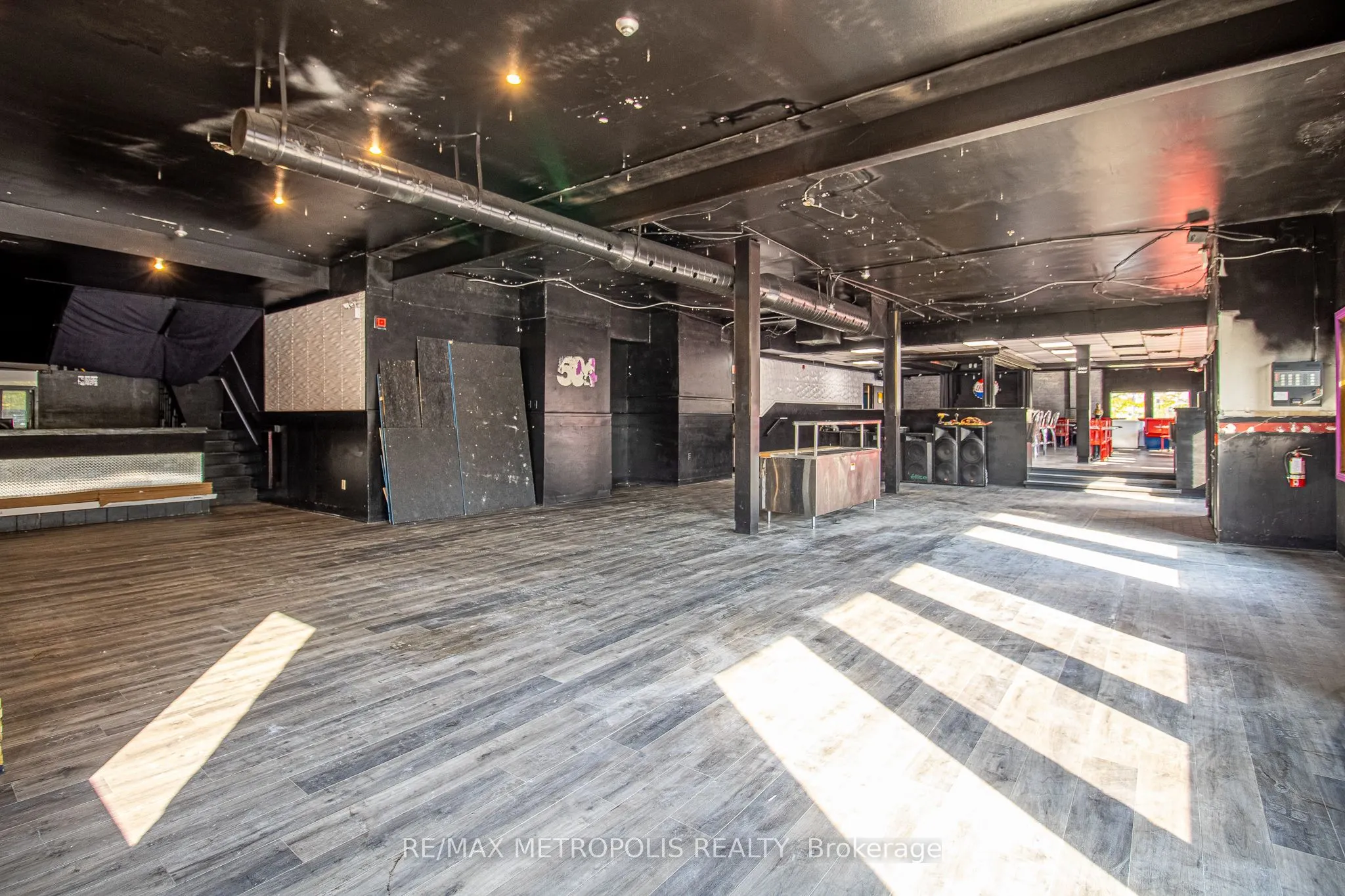 504 Simcoe Street S