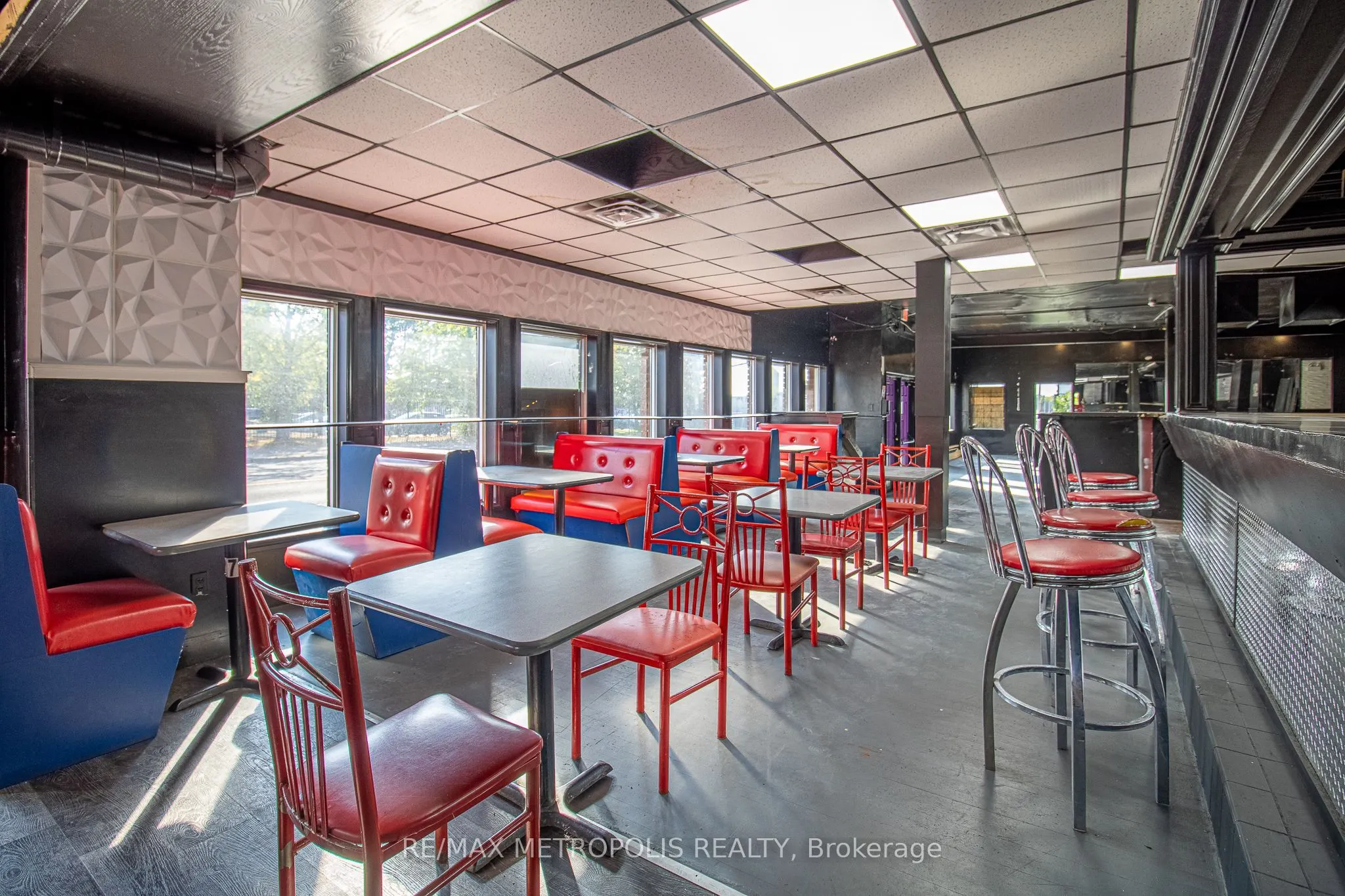 504 Simcoe Street S