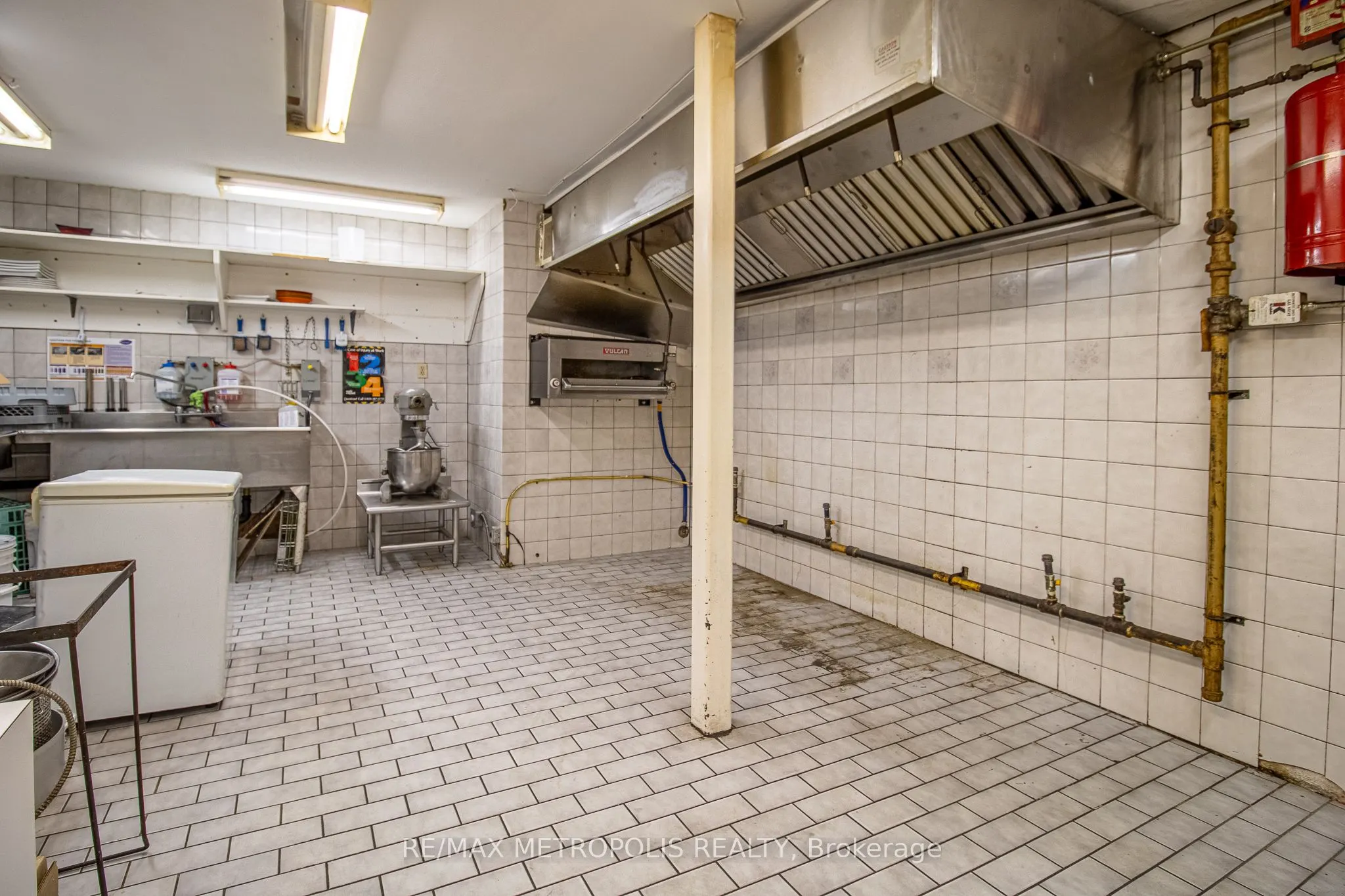 504 Simcoe Street S