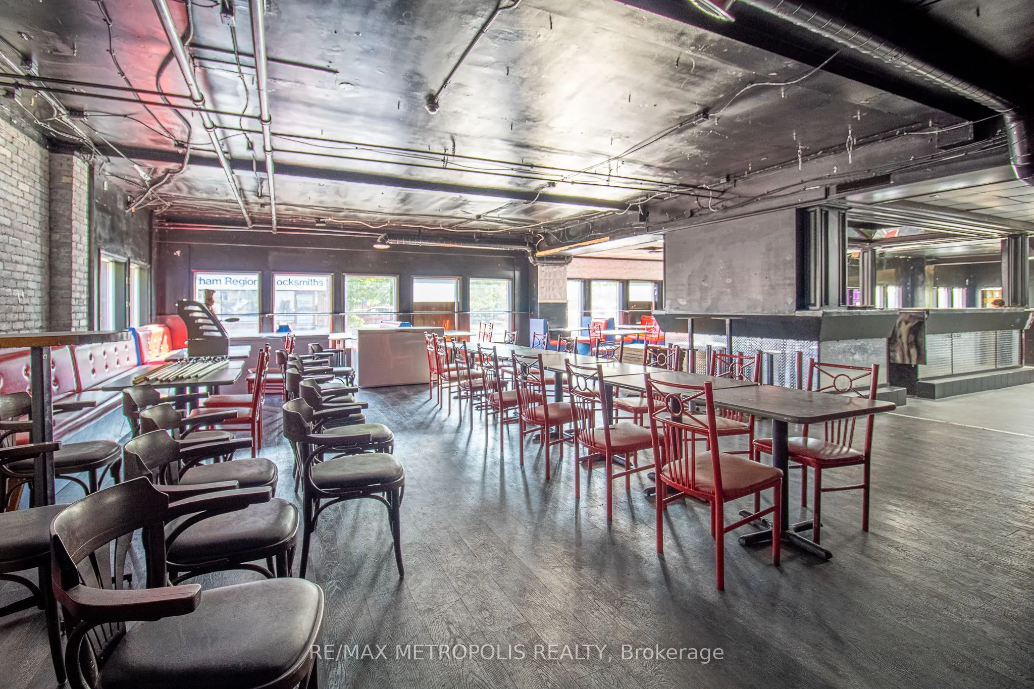 504 Simcoe Street S