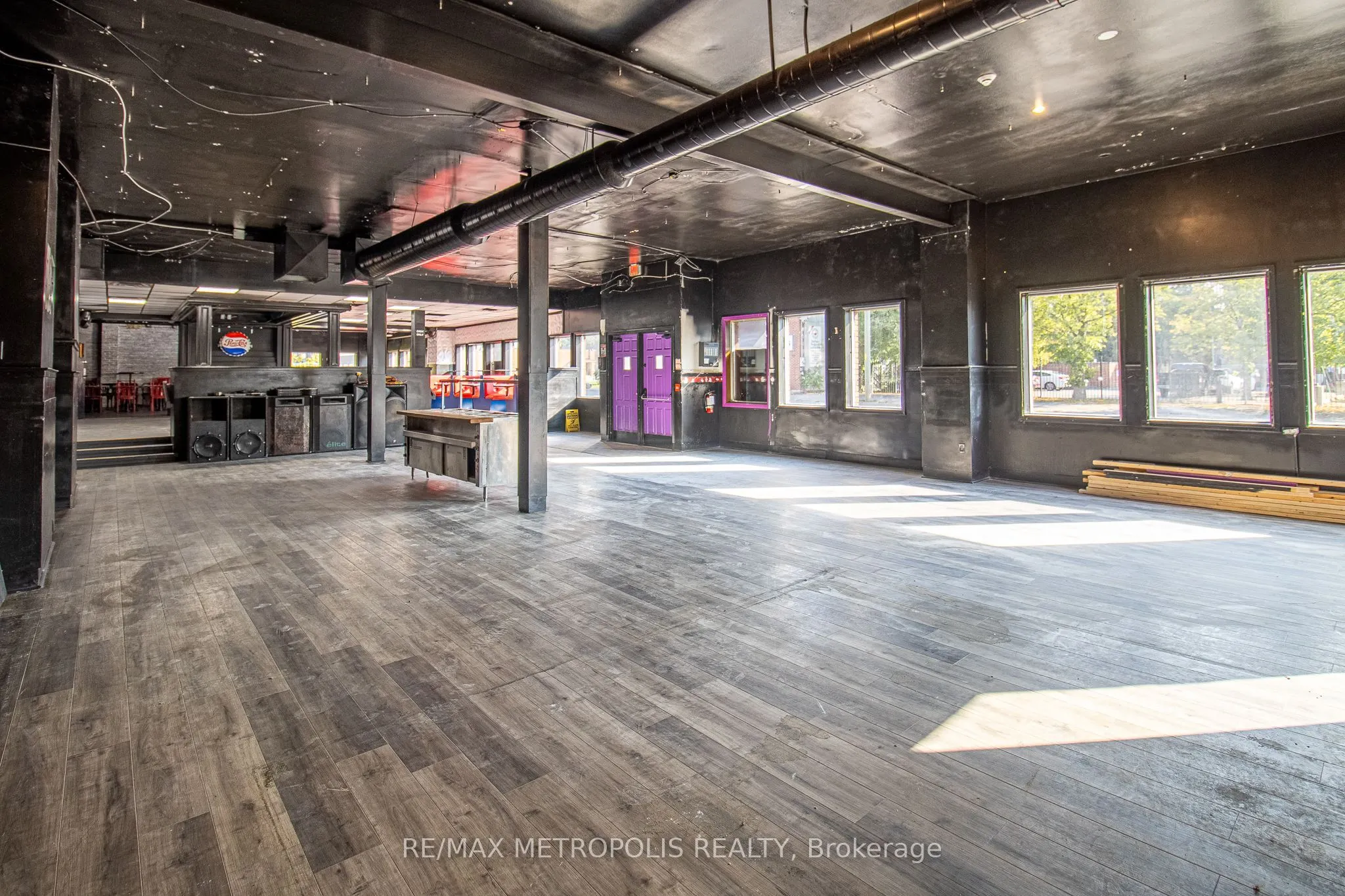 504 Simcoe Street S