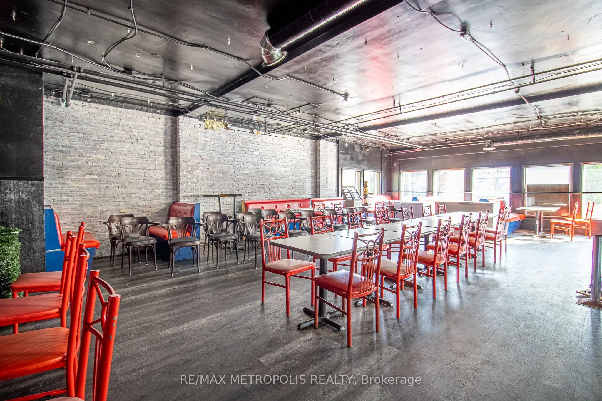 504 Simcoe Street S