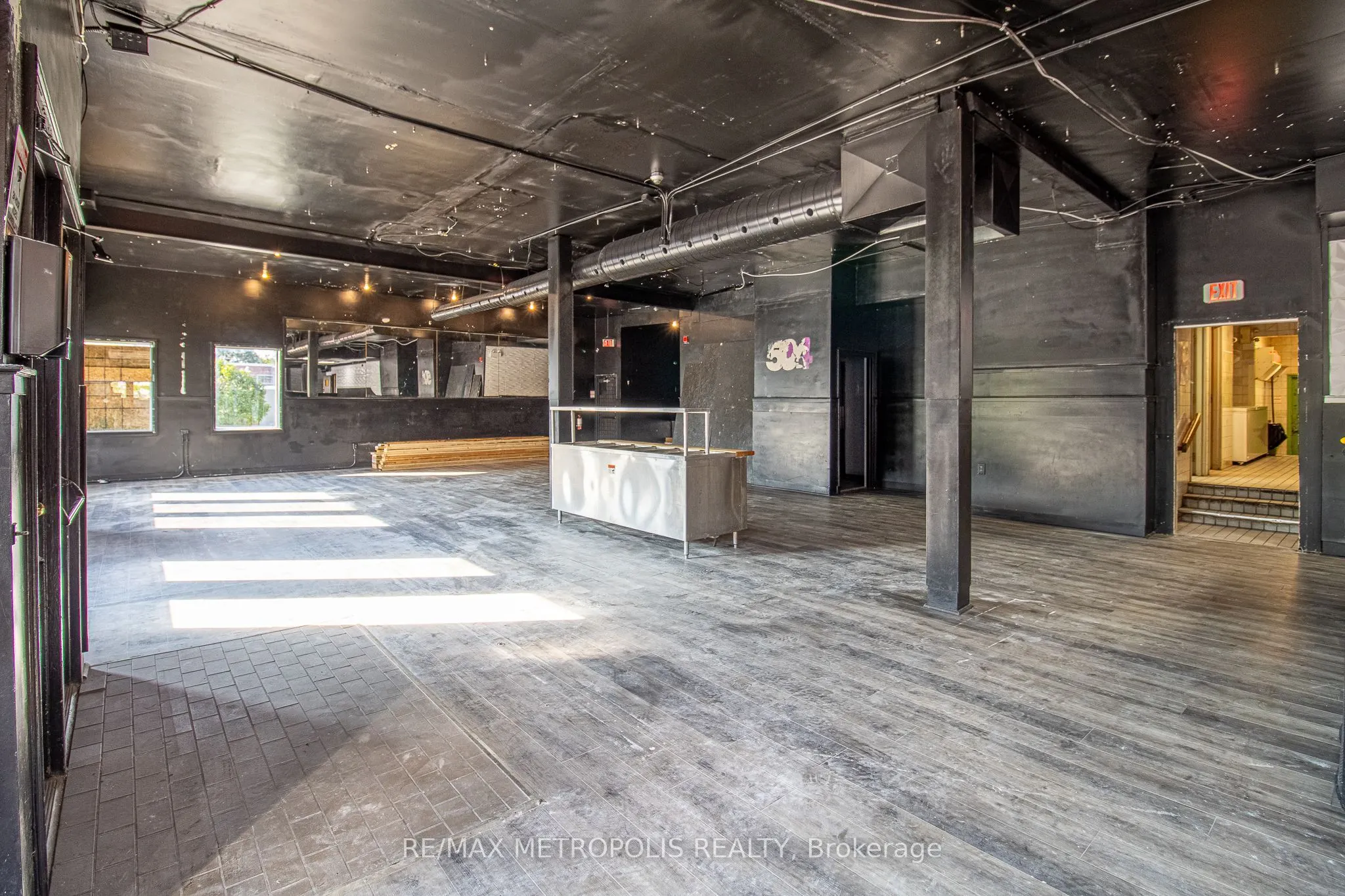 504 Simcoe Street S