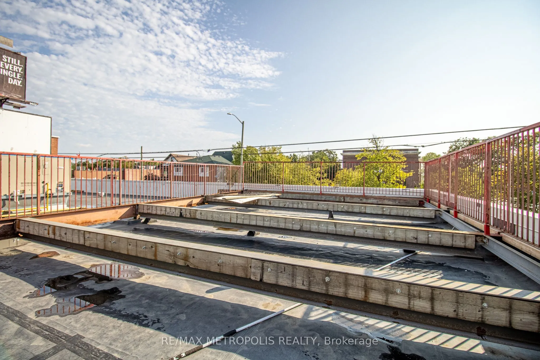 504 Simcoe Street S