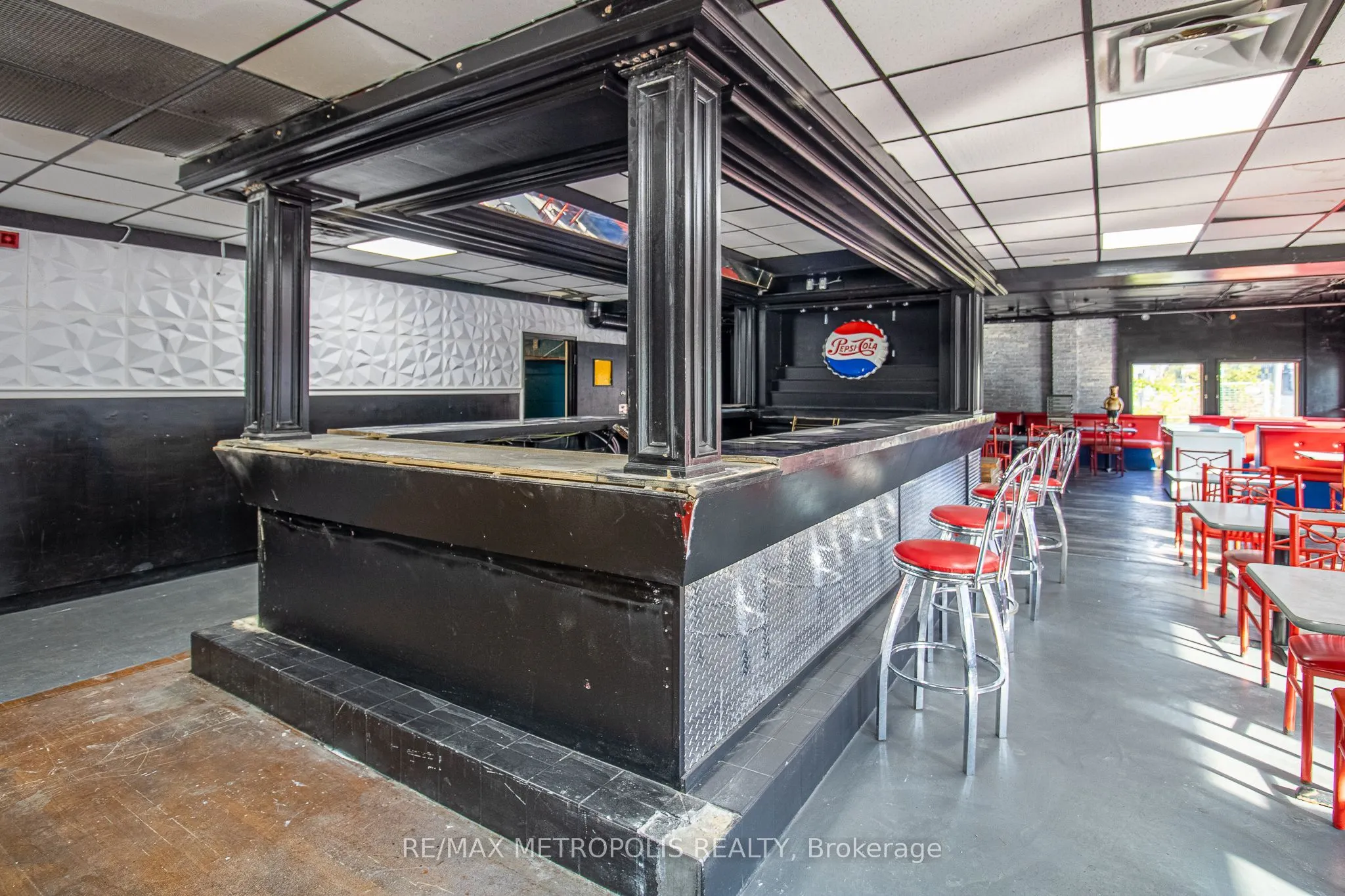 504 Simcoe Street S