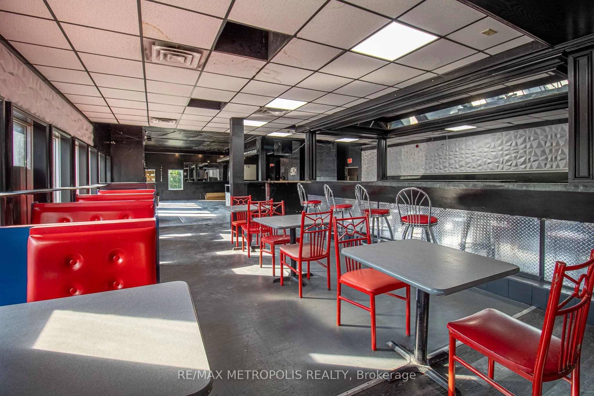 504 Simcoe Street S