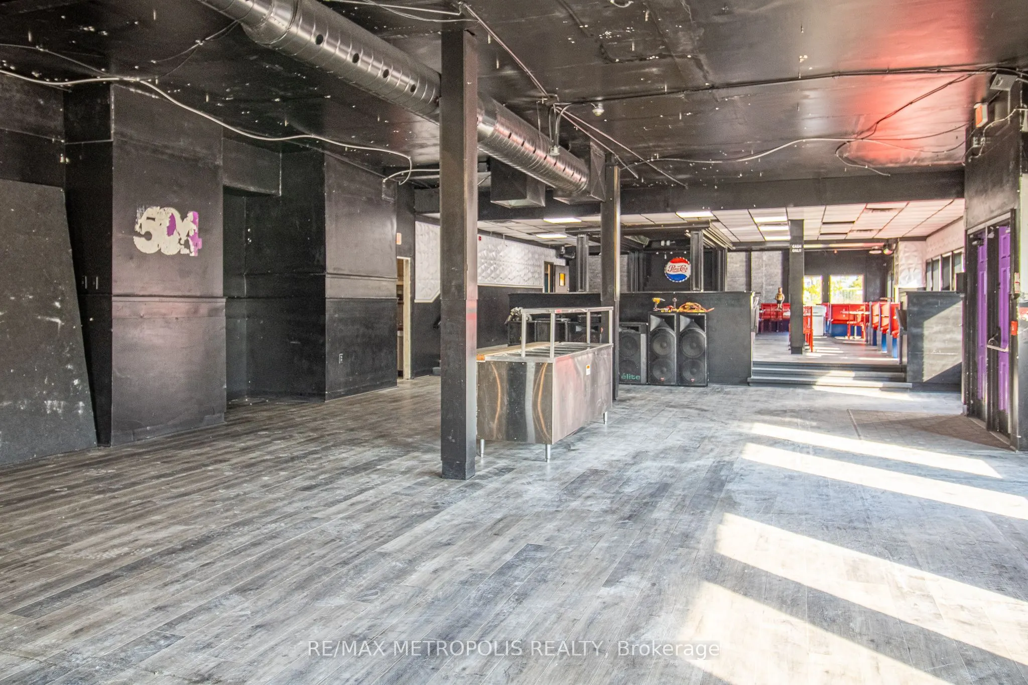 504 Simcoe Street S