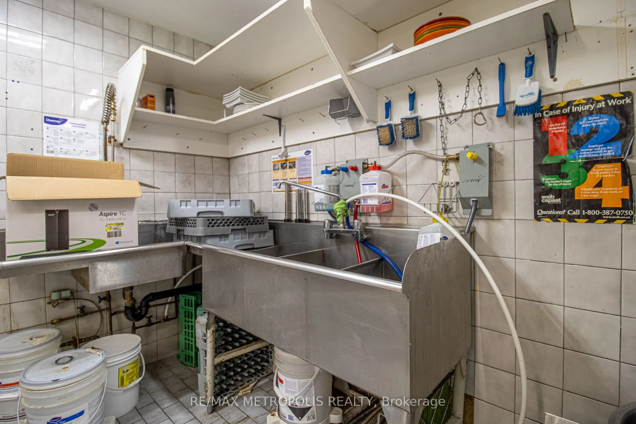 504 Simcoe Street S