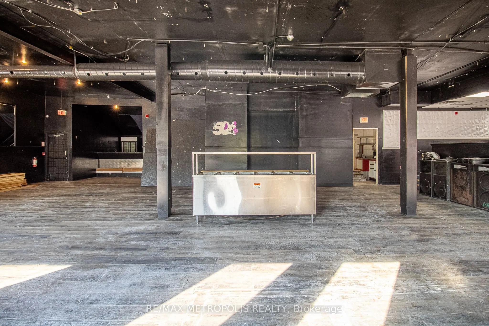 504 Simcoe Street S