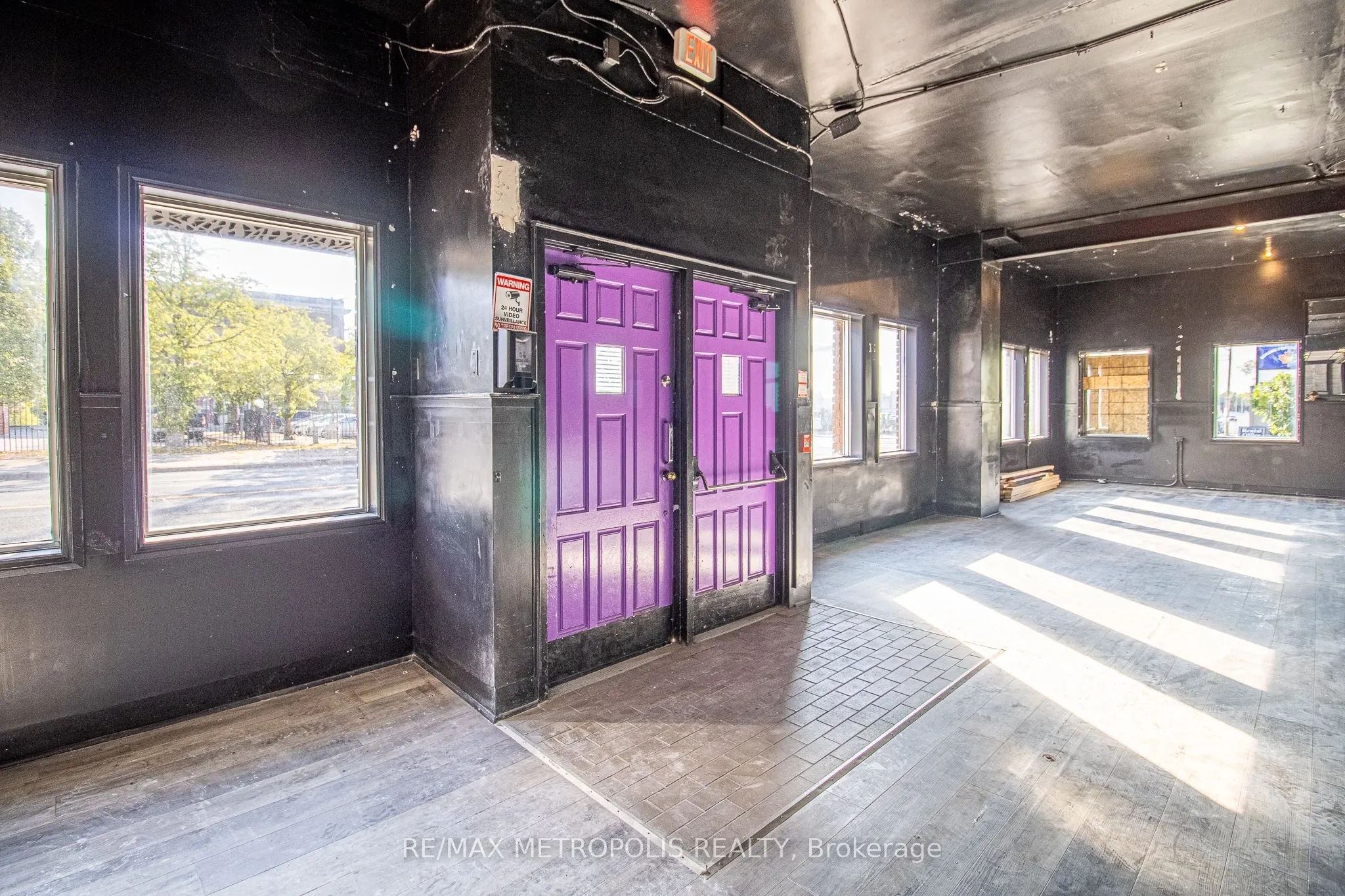 504 Simcoe Street S