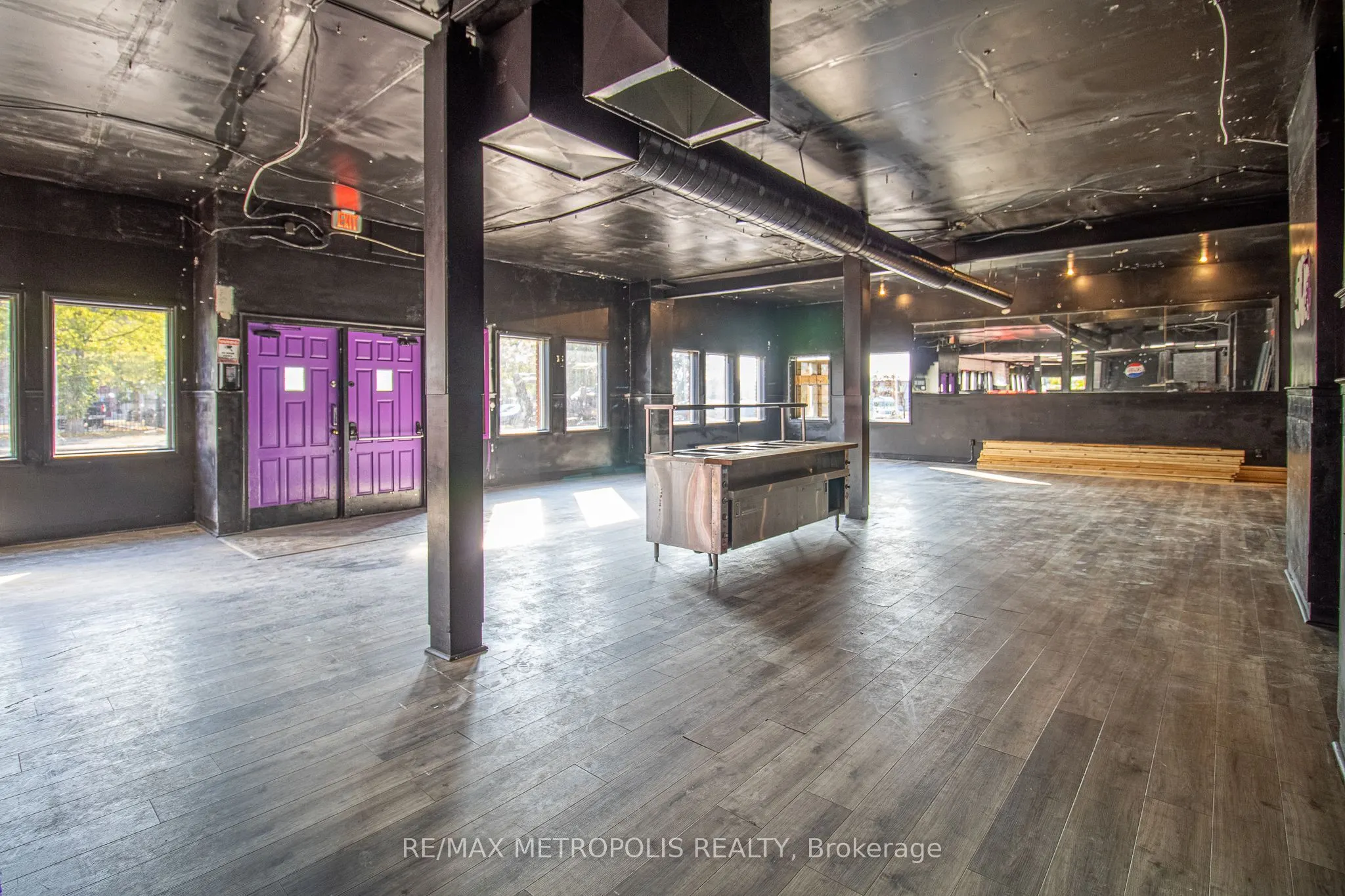 504 Simcoe Street S