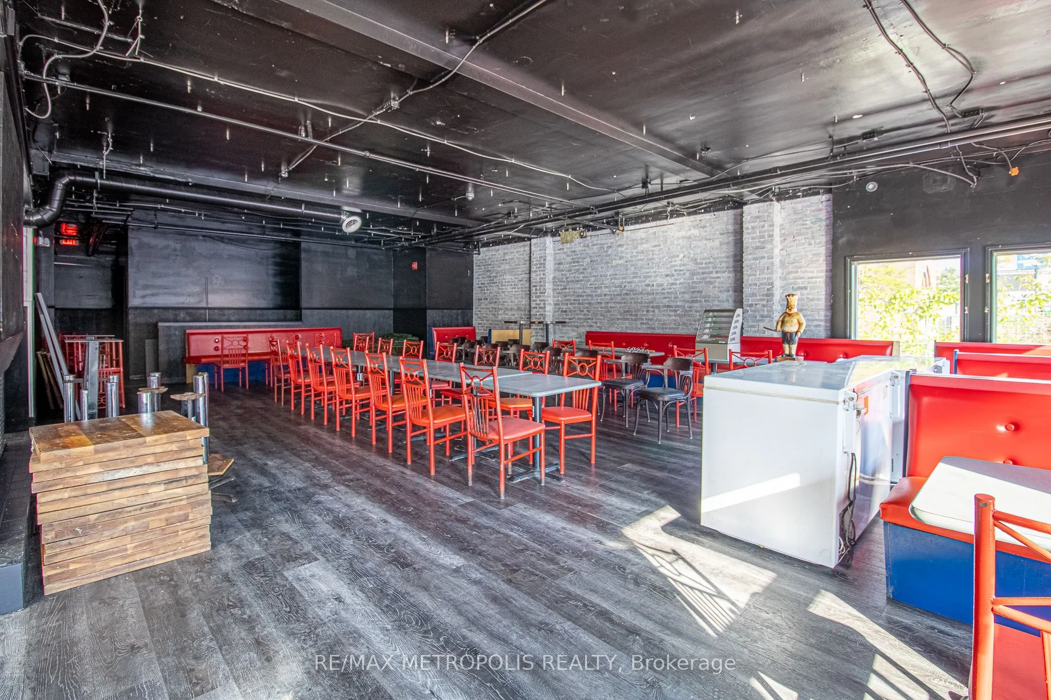 504 Simcoe Street S