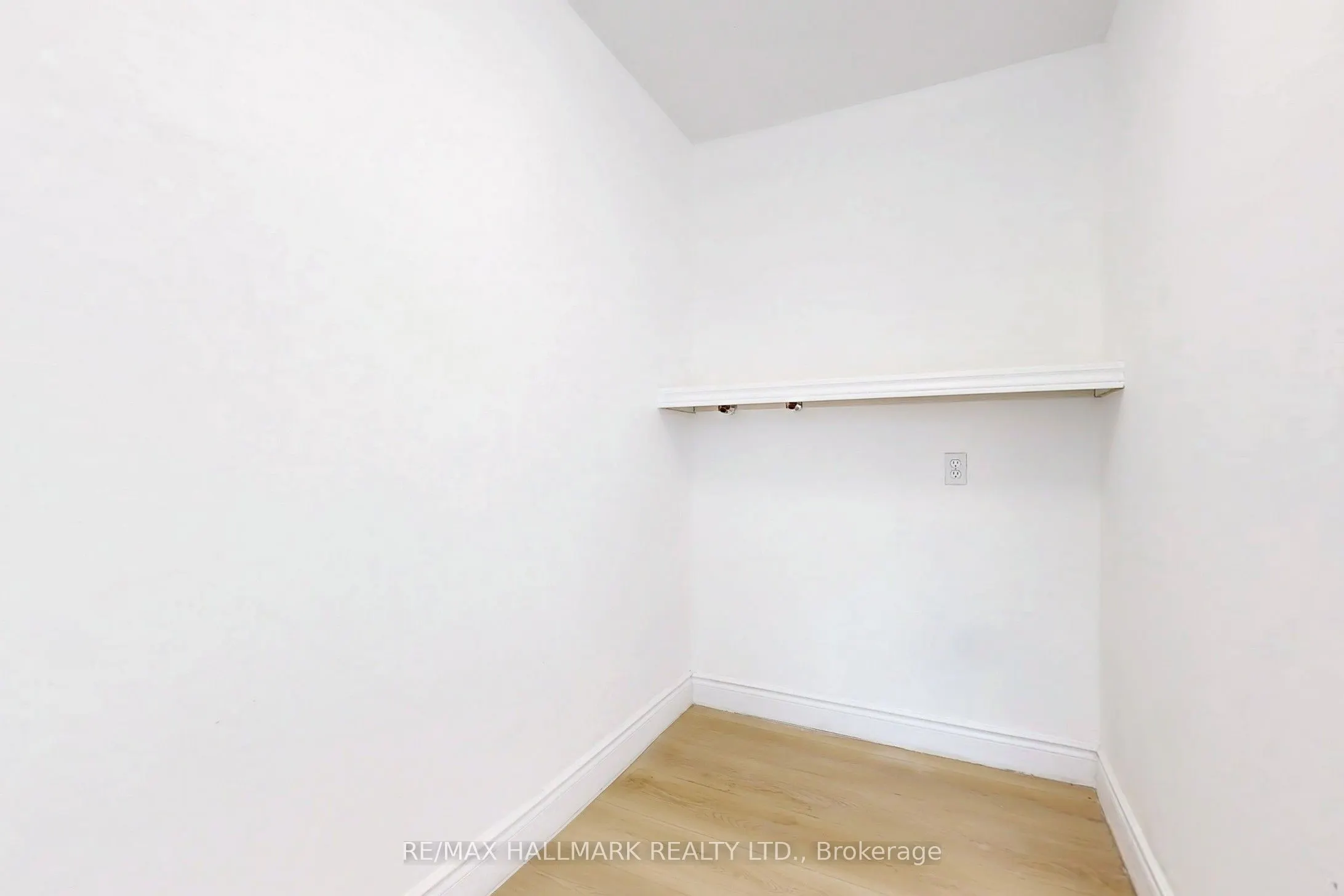 696 jasmine Crescent, #Basement