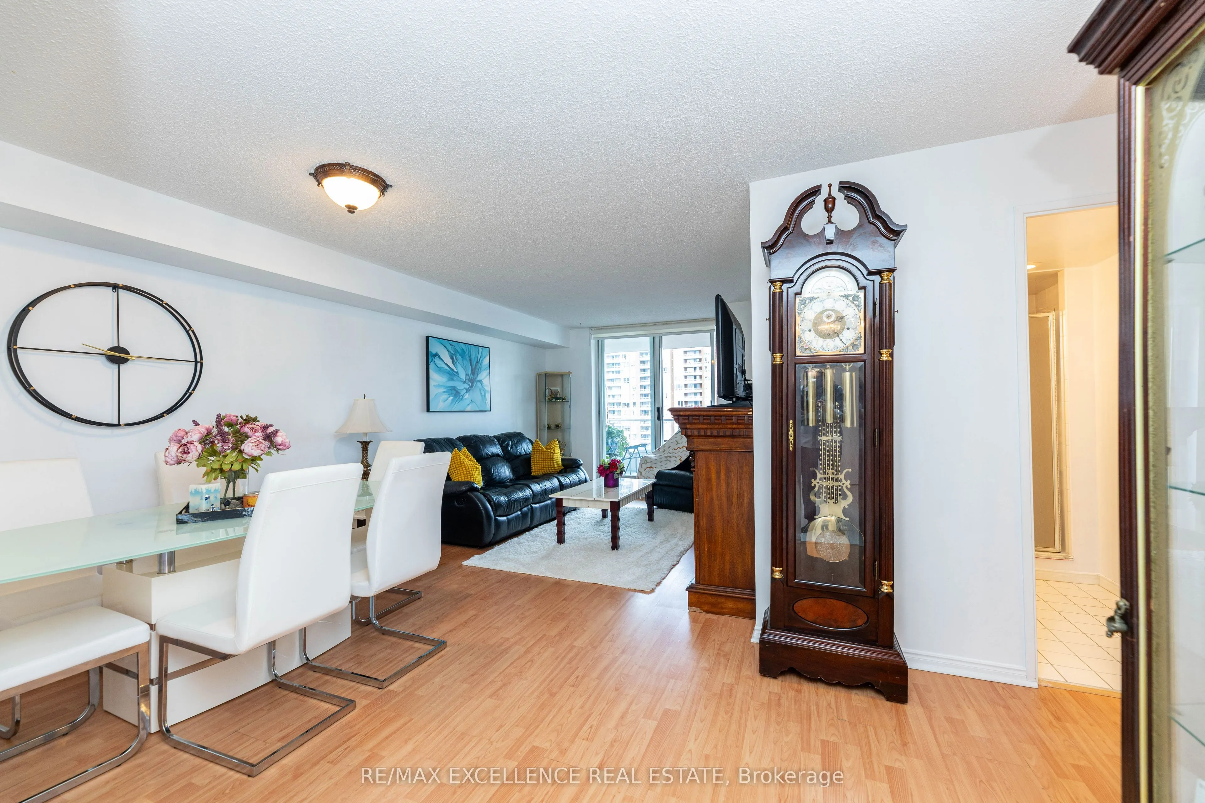 410 Mclevin Avenue, #804