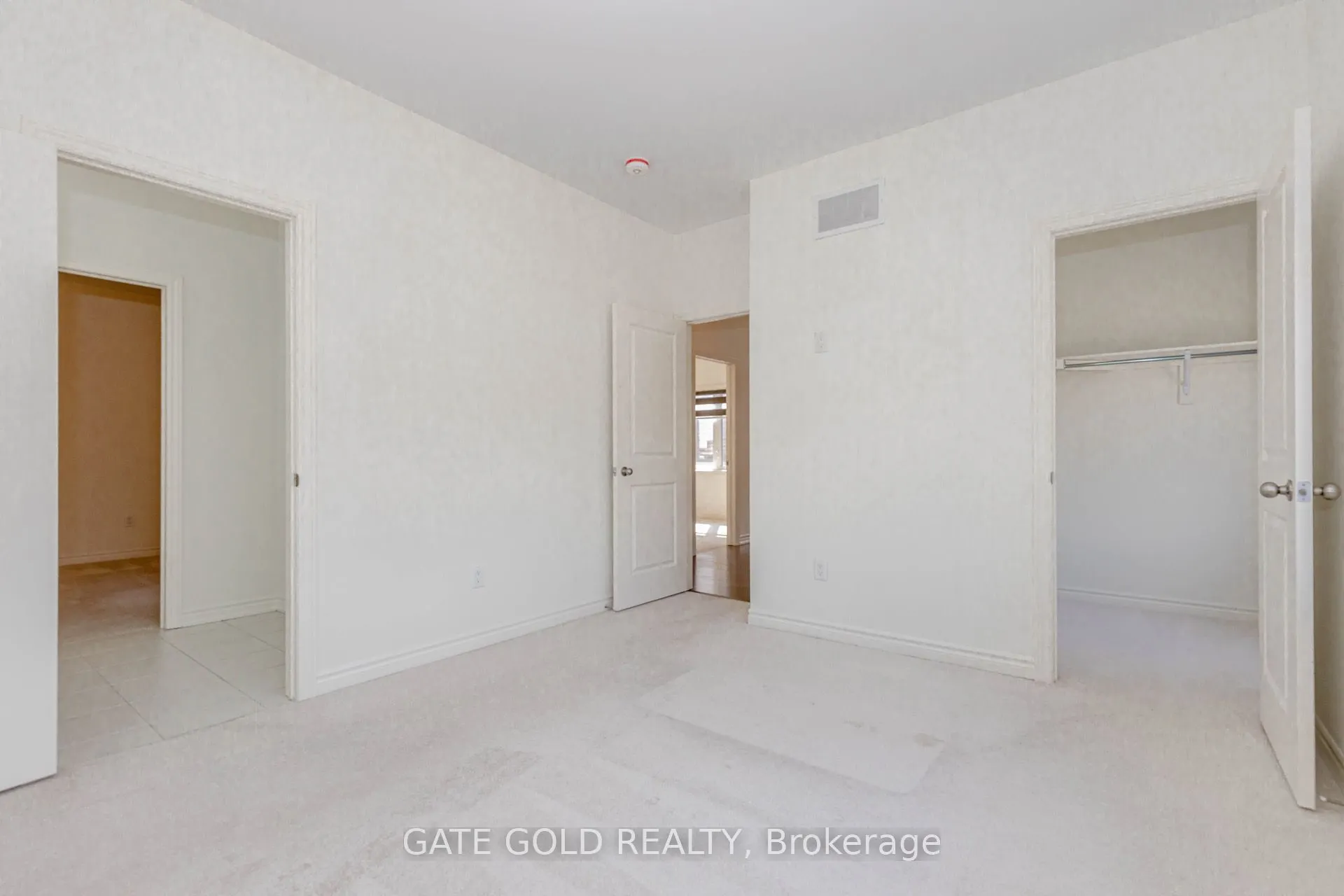 9 Vickery Street E