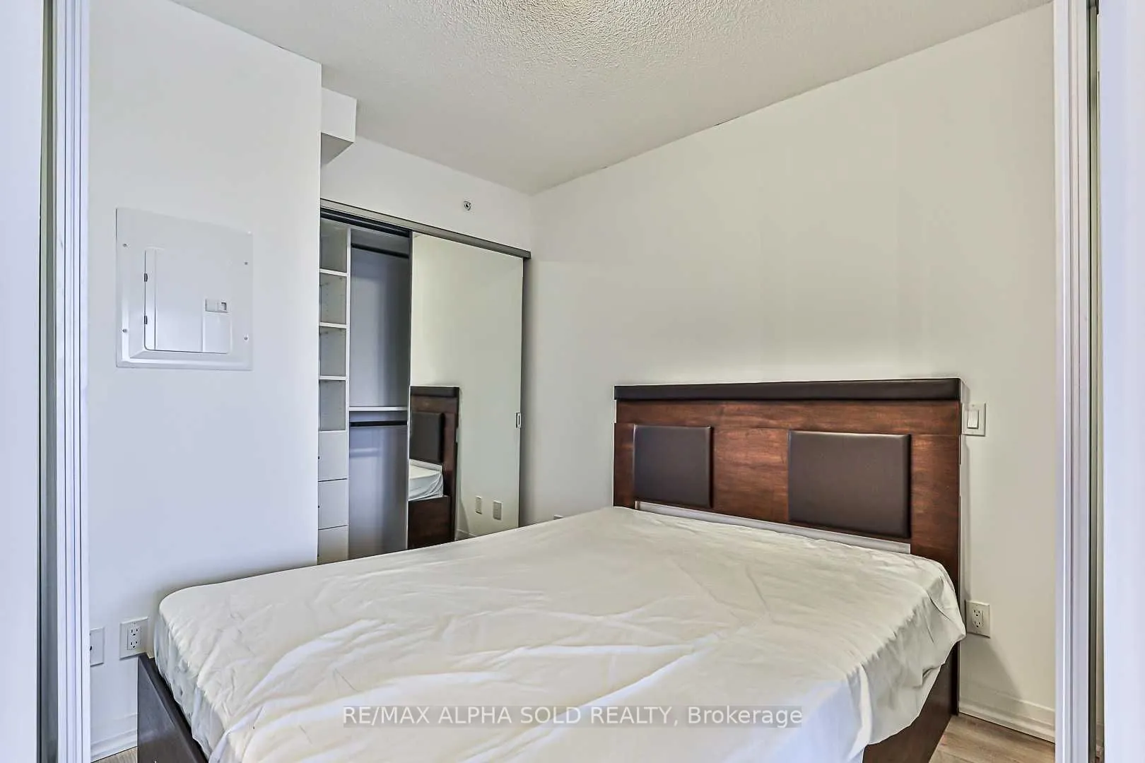 30 Meadowglen Place, #604